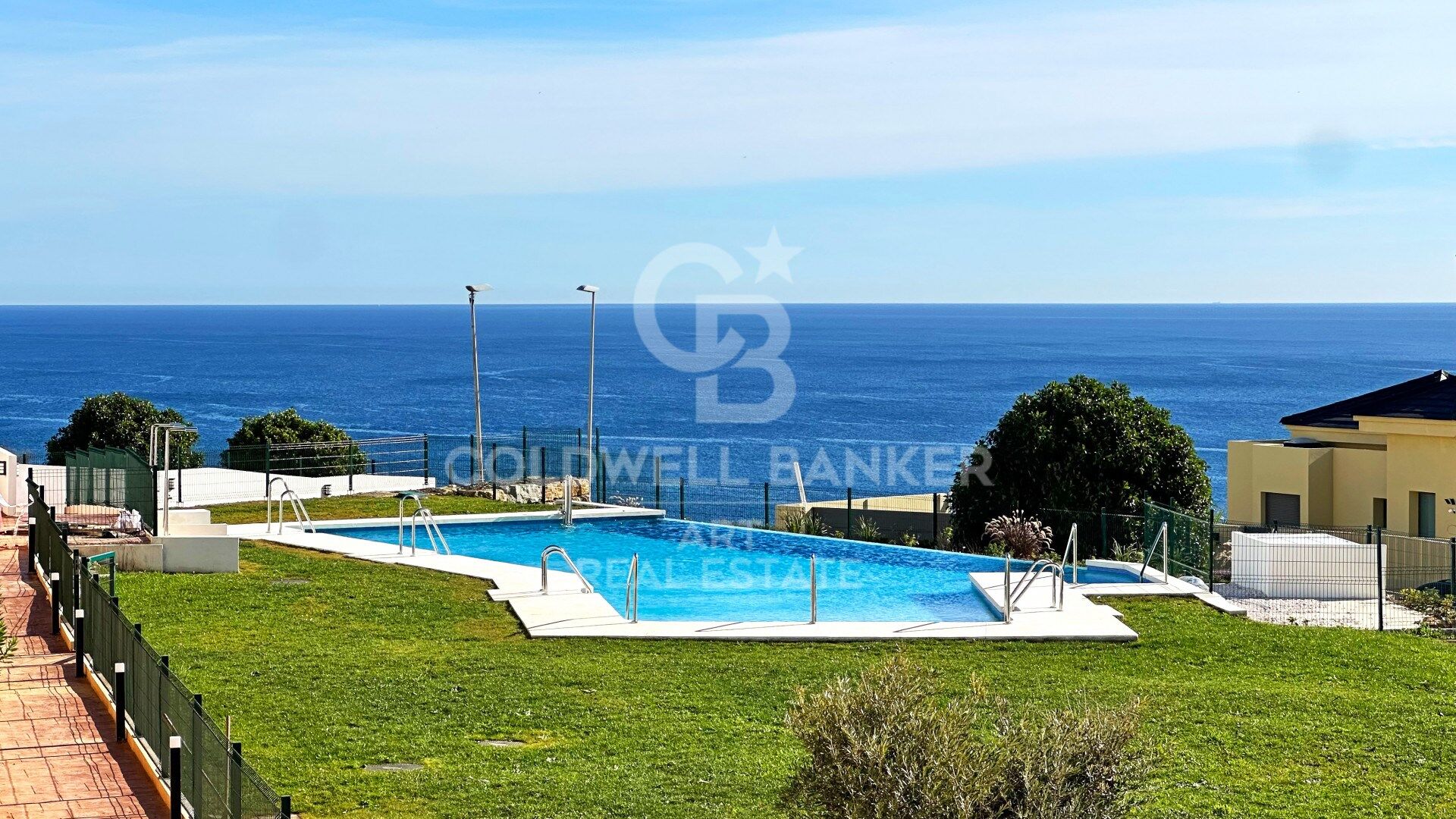 Appartements et penthouses avec vue spectaculaire sur la mer à Casares Costa