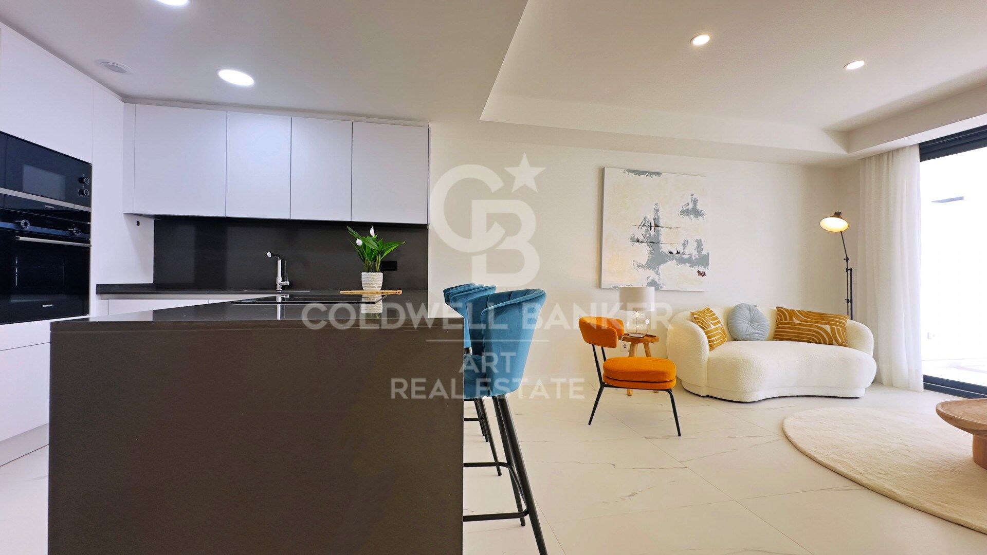 Apartments and penthouses with spectacular sea views in Casares Costa