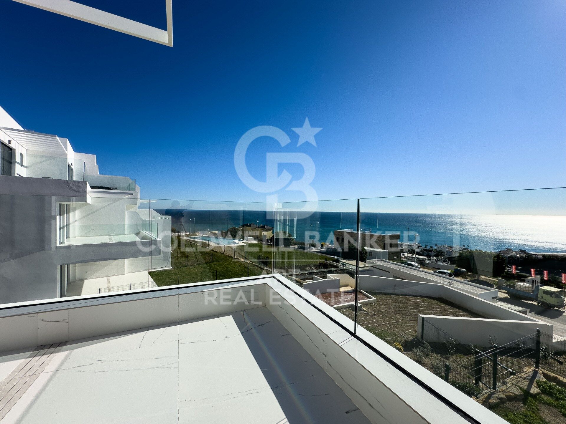 Apartments und Penthäuser mit spektakulärem Meerblick in Casares Costa