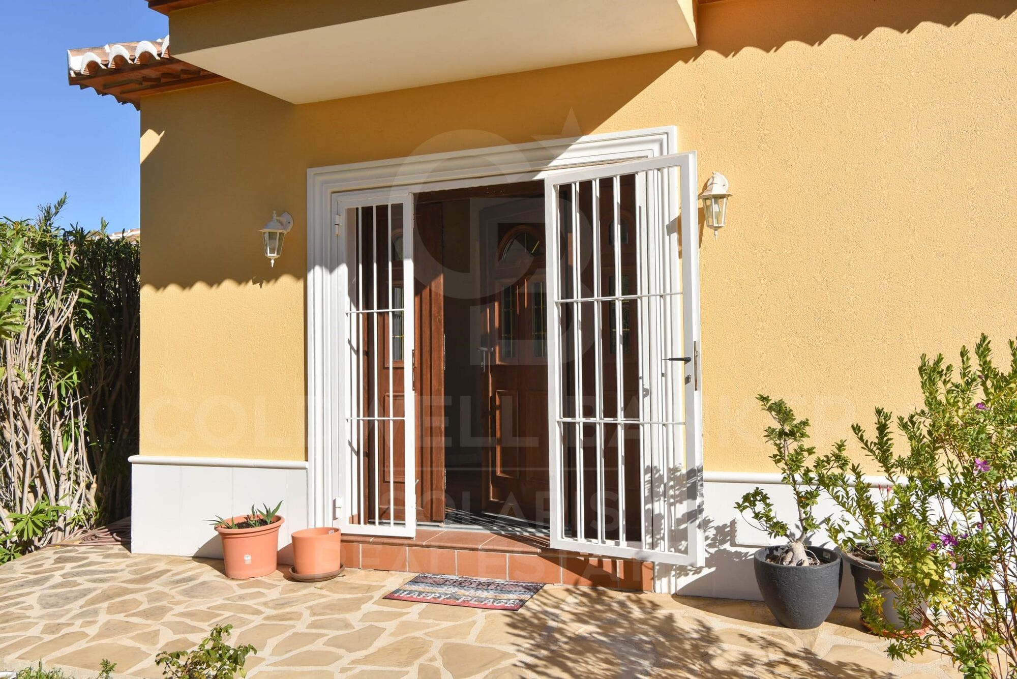 Une maison avec une lumière, un espace et des vues inégalés