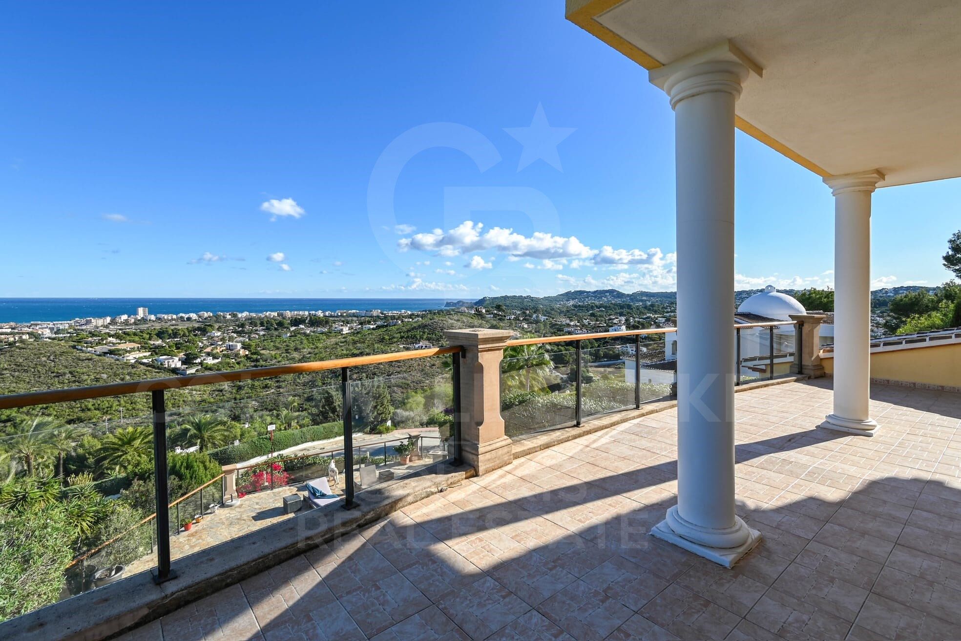 A Home with Unparalleled Light, Space and Views