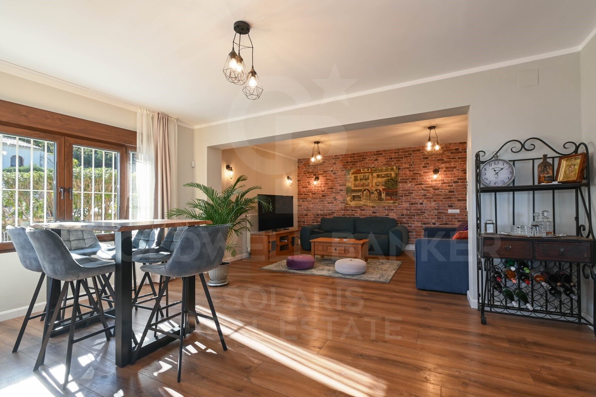 Un Hogar con Luz, Espacio y Vistas Incomparables