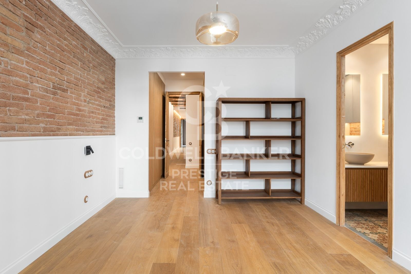 High-end renovated home overlooking Plaça Letamendi