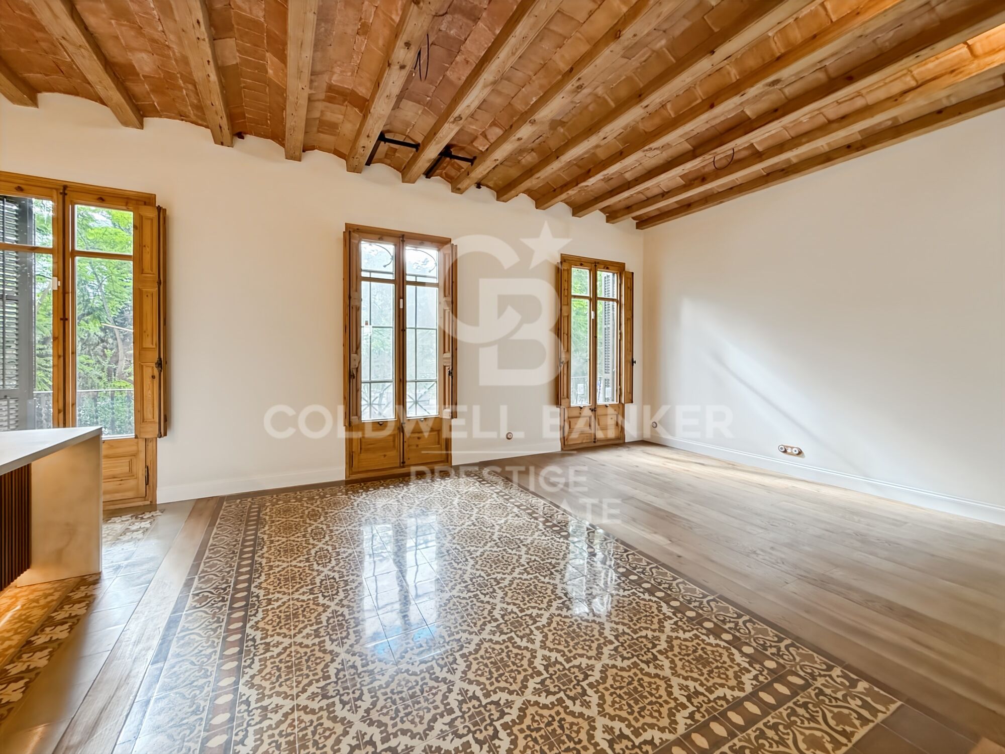 Renovated apartment in period building by Enric Granados