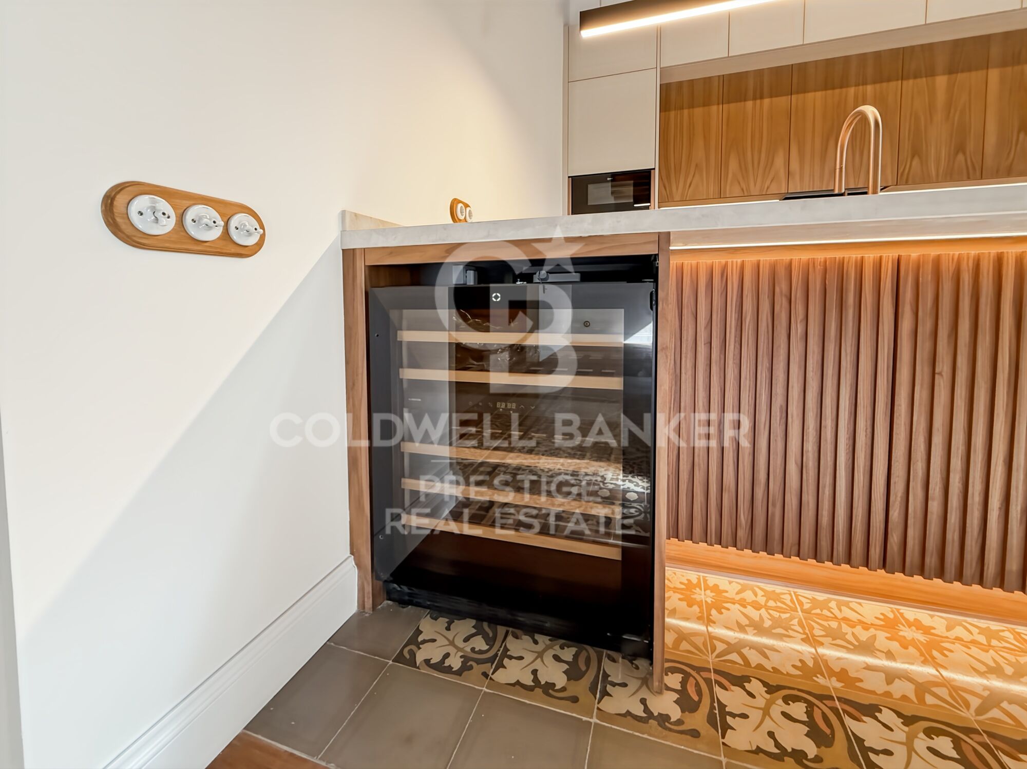 Renovated apartment in period building by Enric Granados