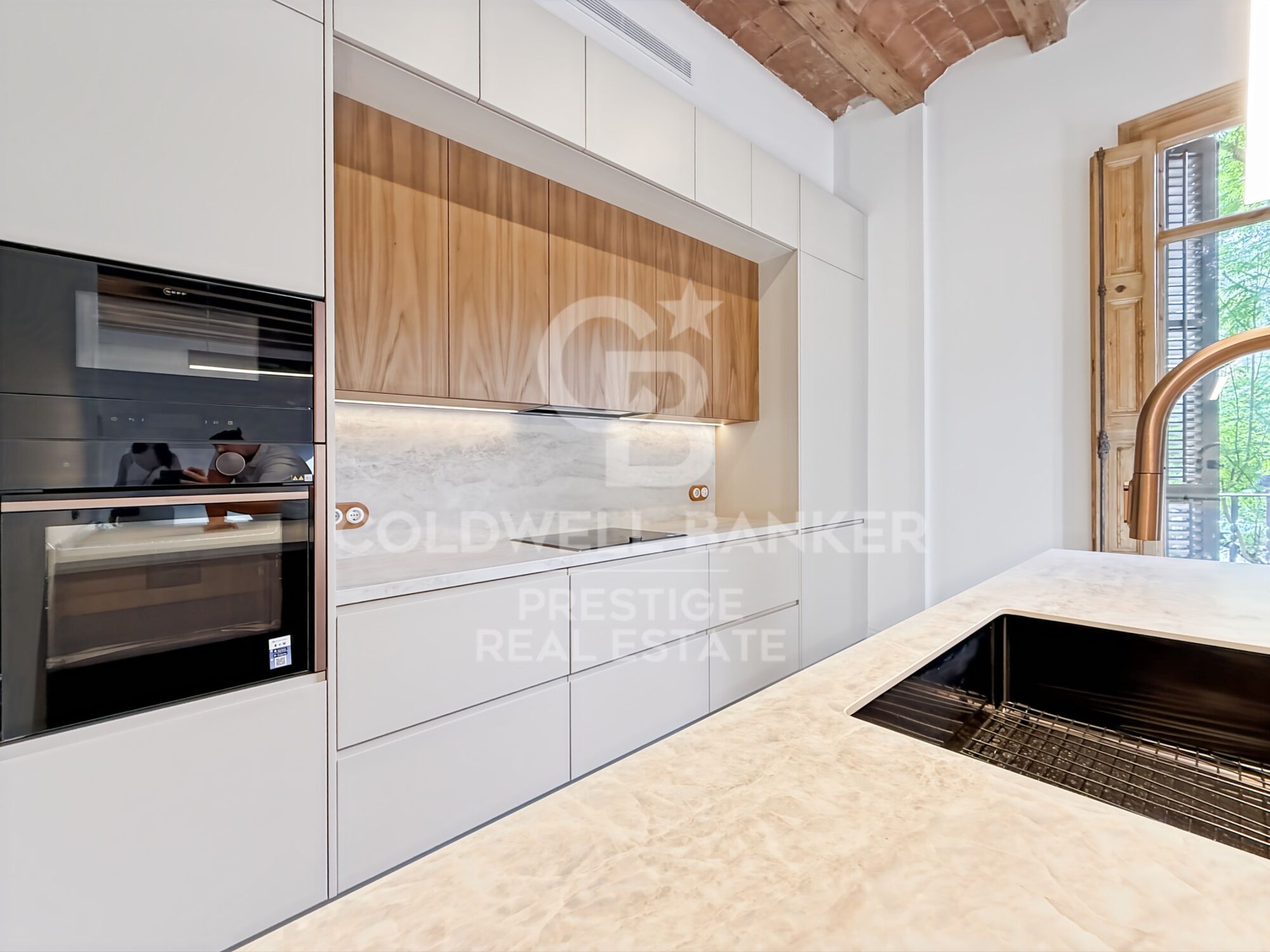 Renovated apartment in period building by Enric Granados