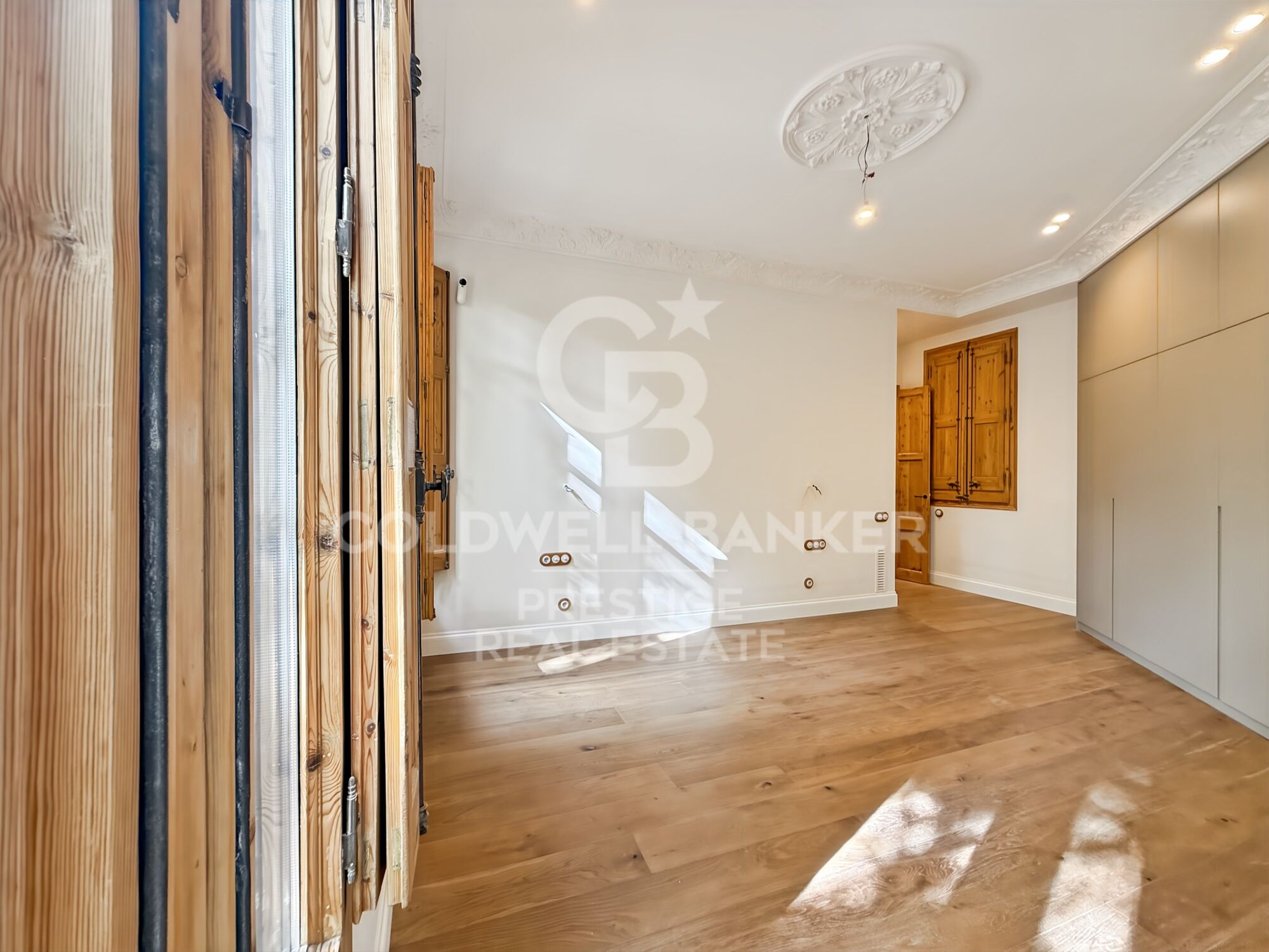 Renovated apartment in period building by Enric Granados