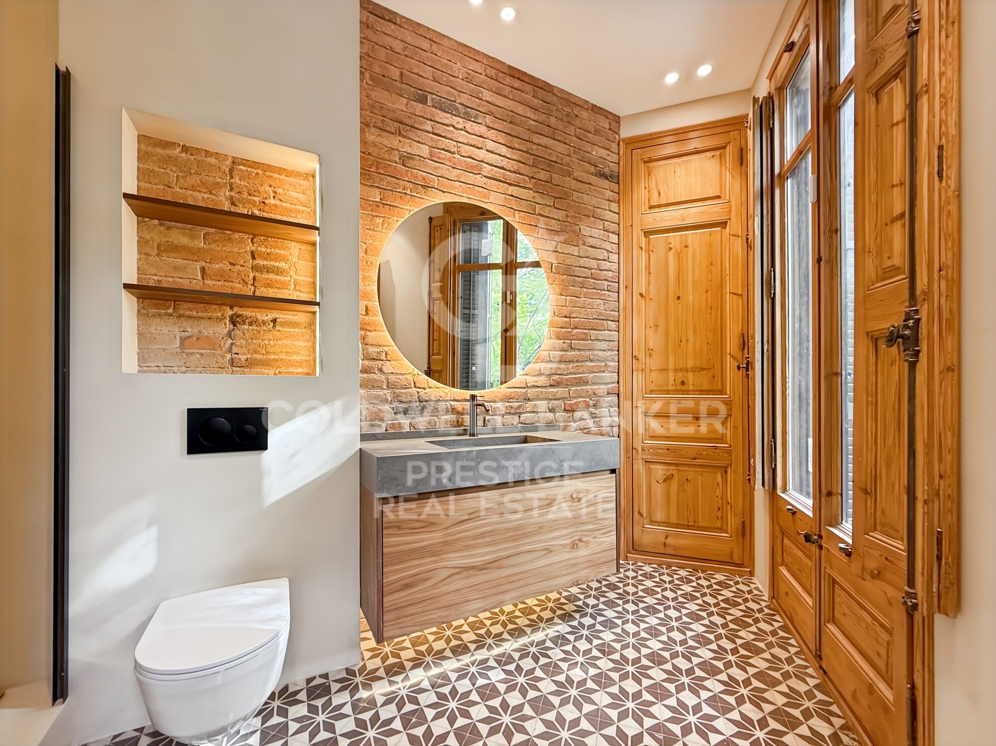Renovated apartment in period building by Enric Granados