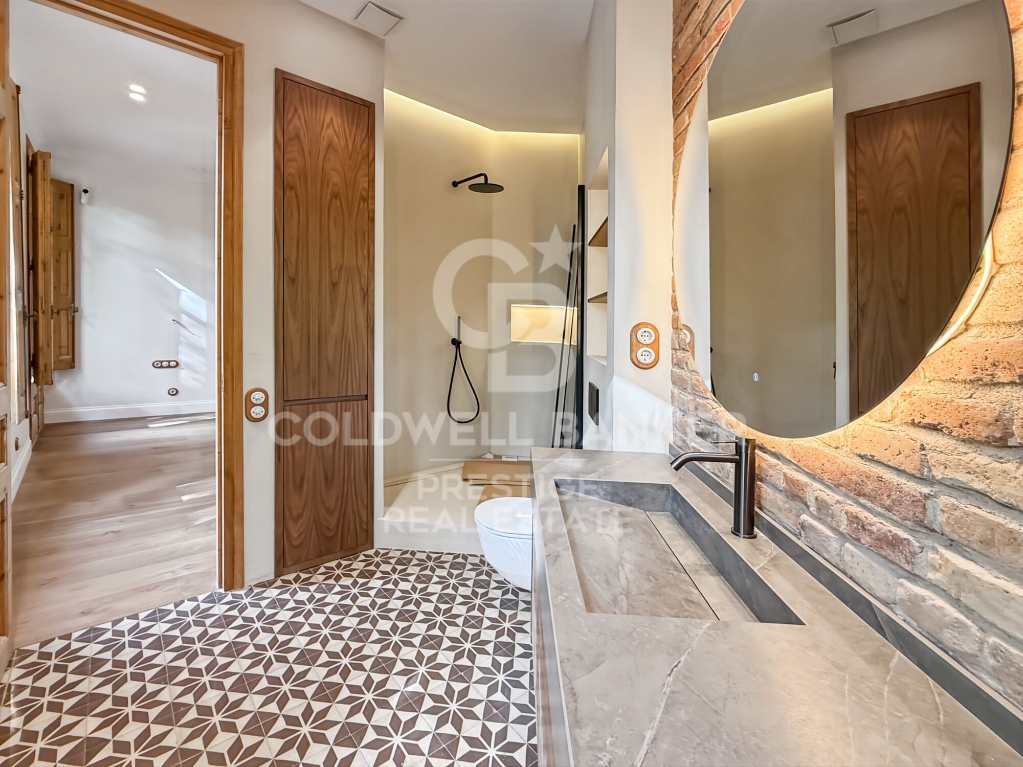 Renovated apartment in period building by Enric Granados
