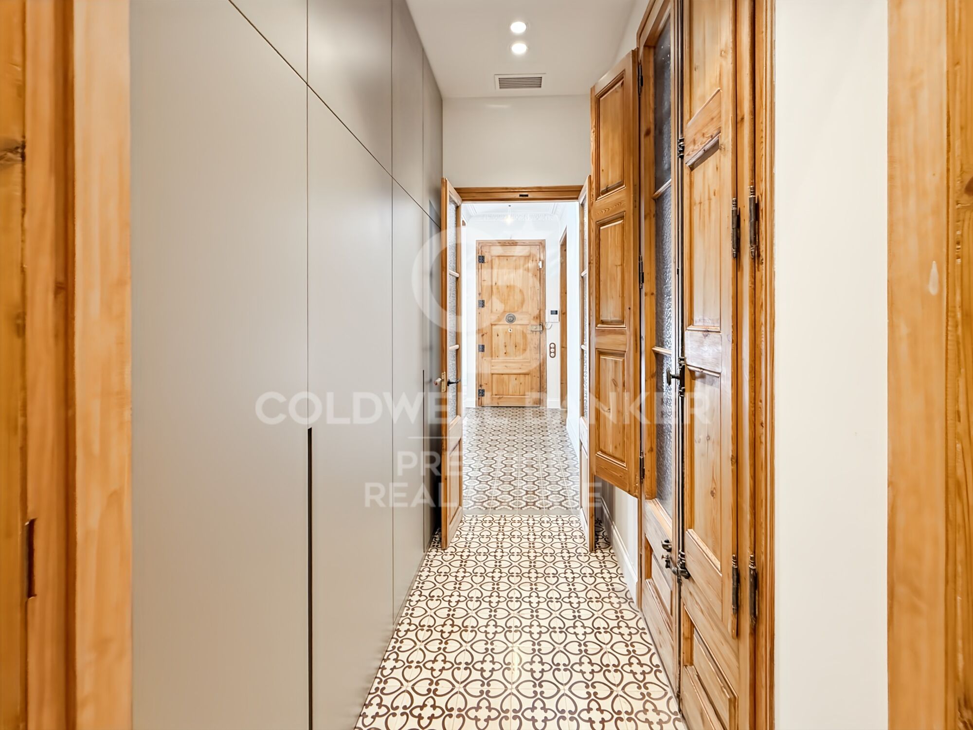 Renovated apartment in period building by Enric Granados