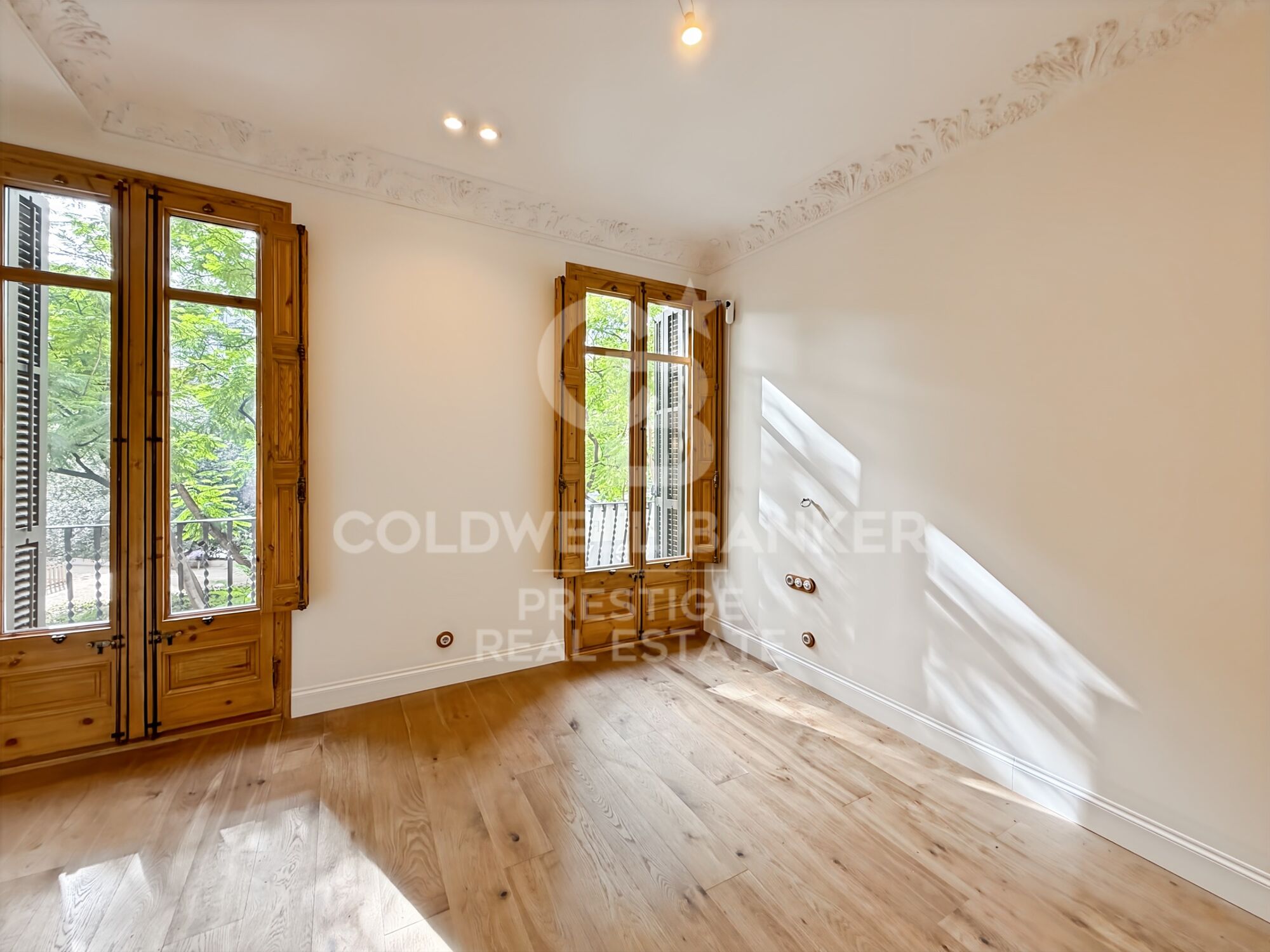 Renovated apartment in period building by Enric Granados