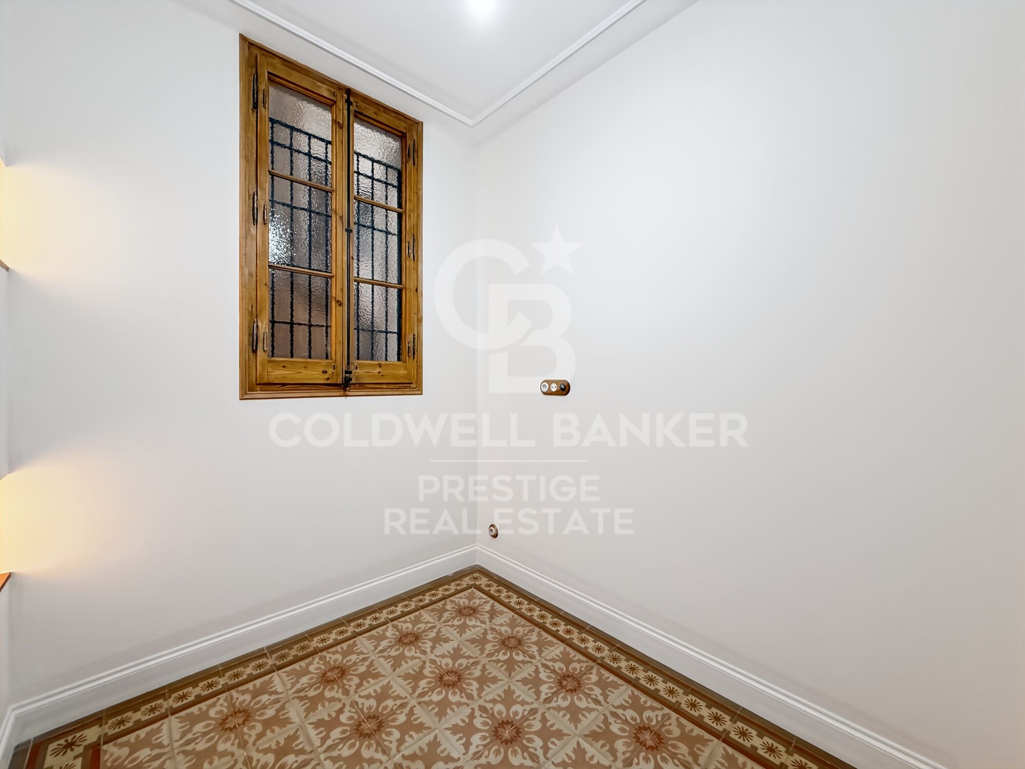 Renovated apartment in period building by Enric Granados