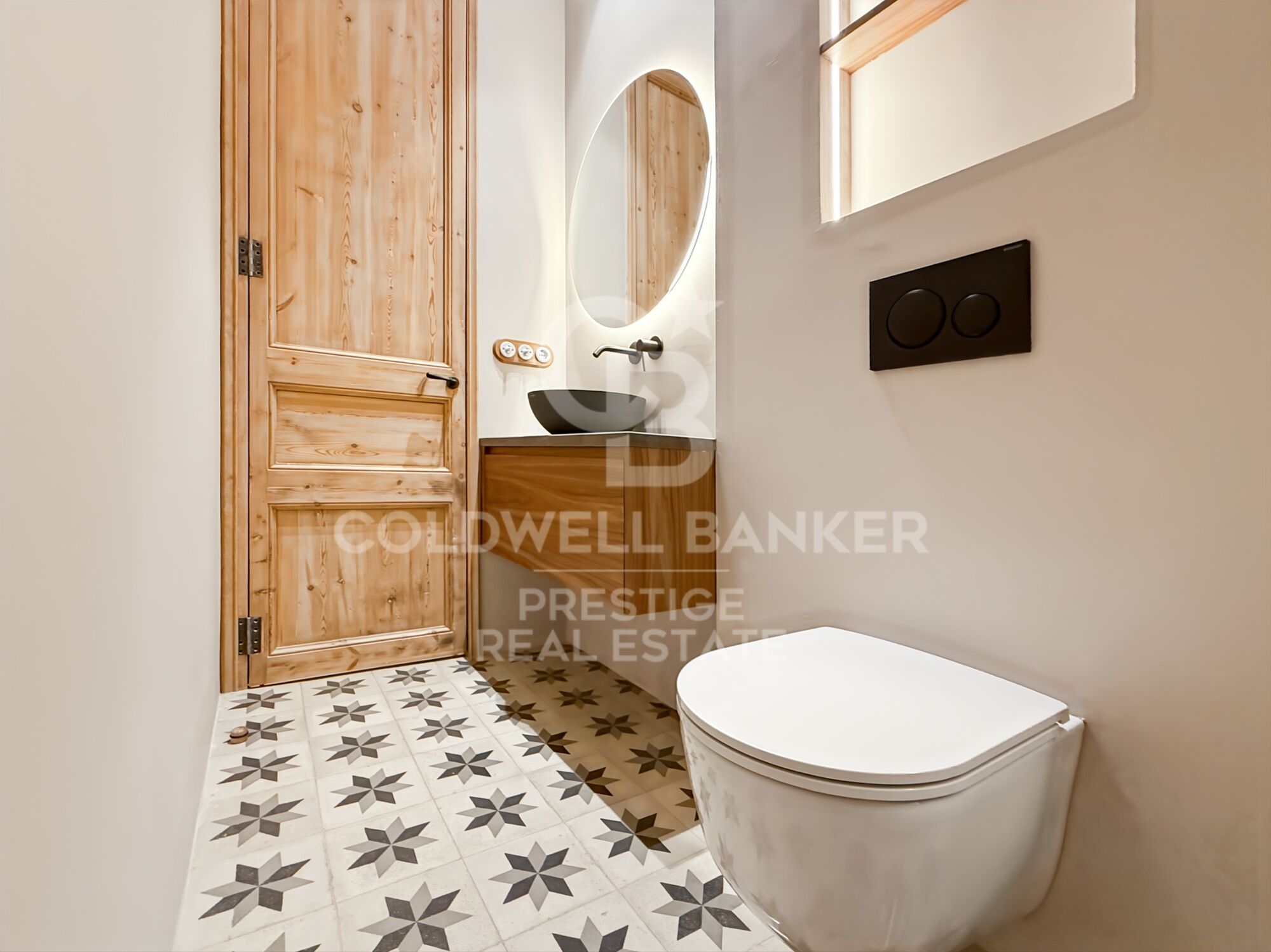 Renovated apartment in period building by Enric Granados