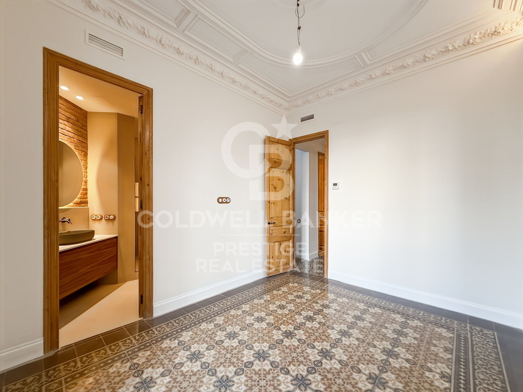Renovated apartment in period building by Enric Granados