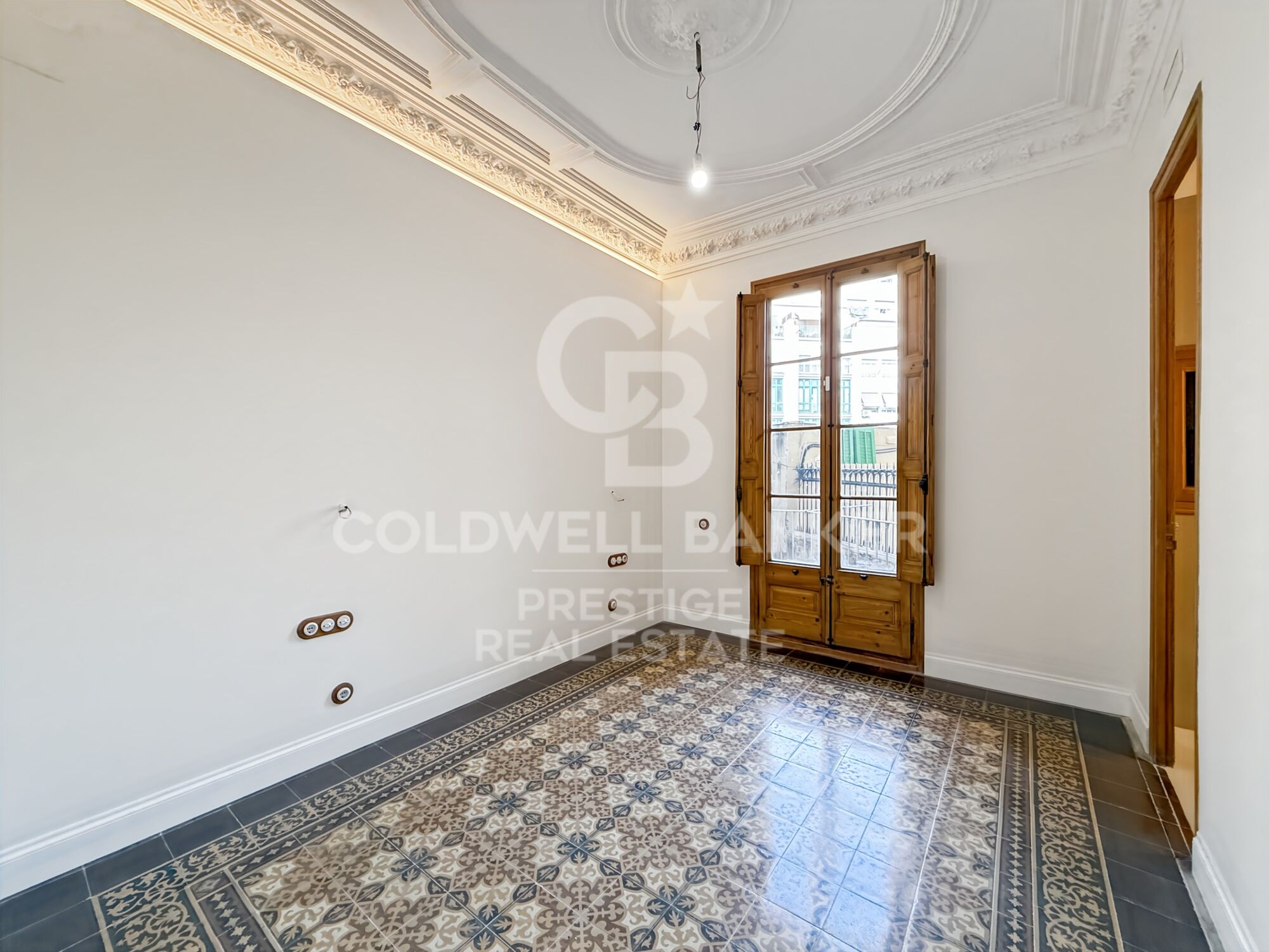 Renovated apartment in period building by Enric Granados