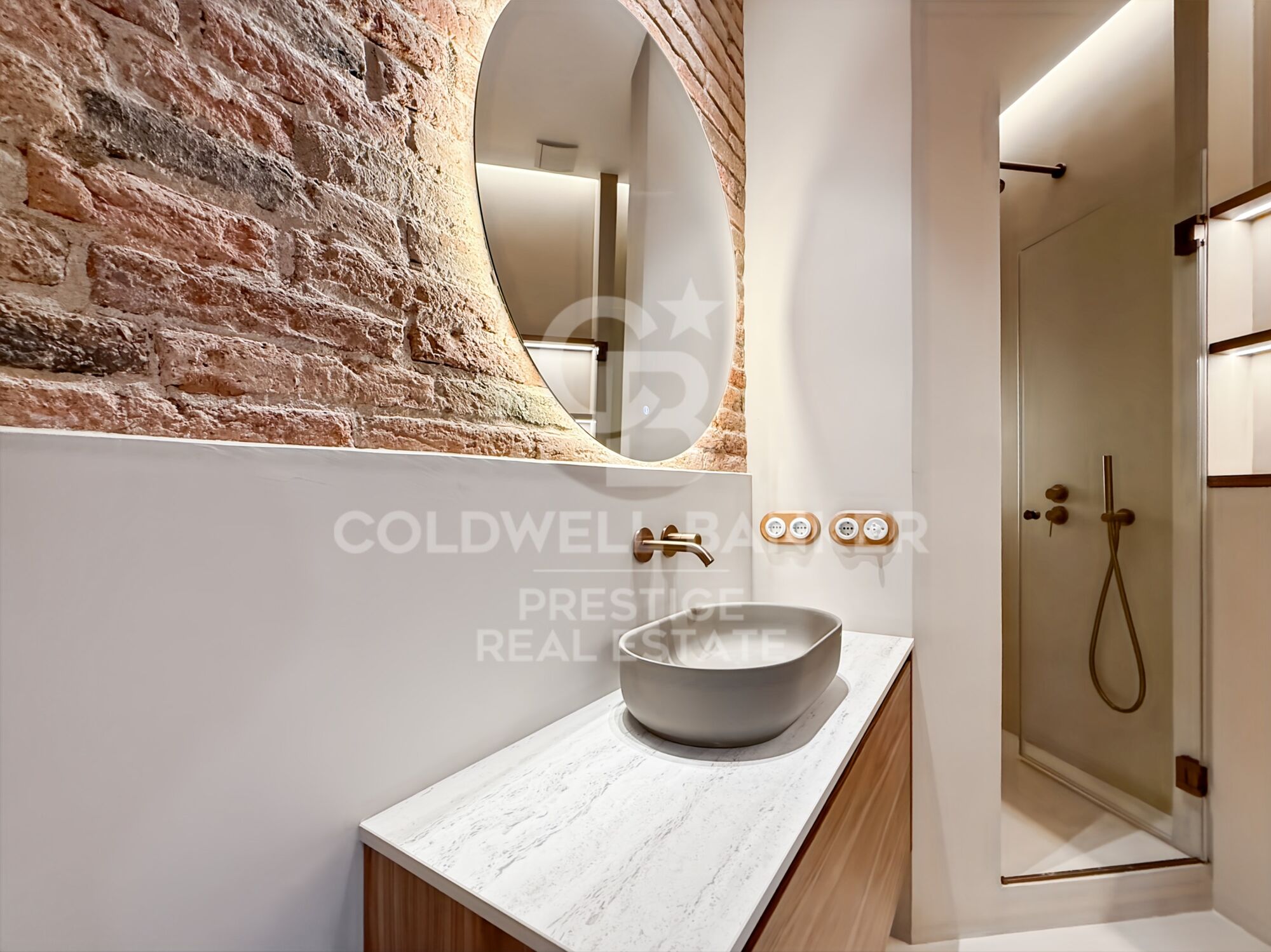 Renovated apartment in period building by Enric Granados