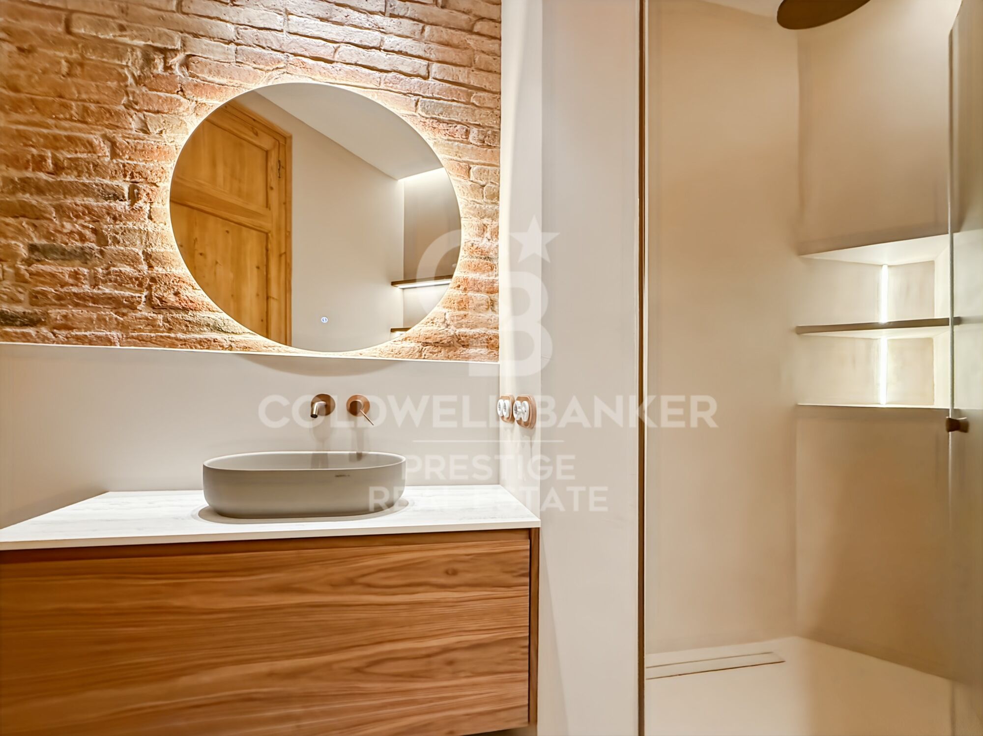 Renovated apartment in period building by Enric Granados