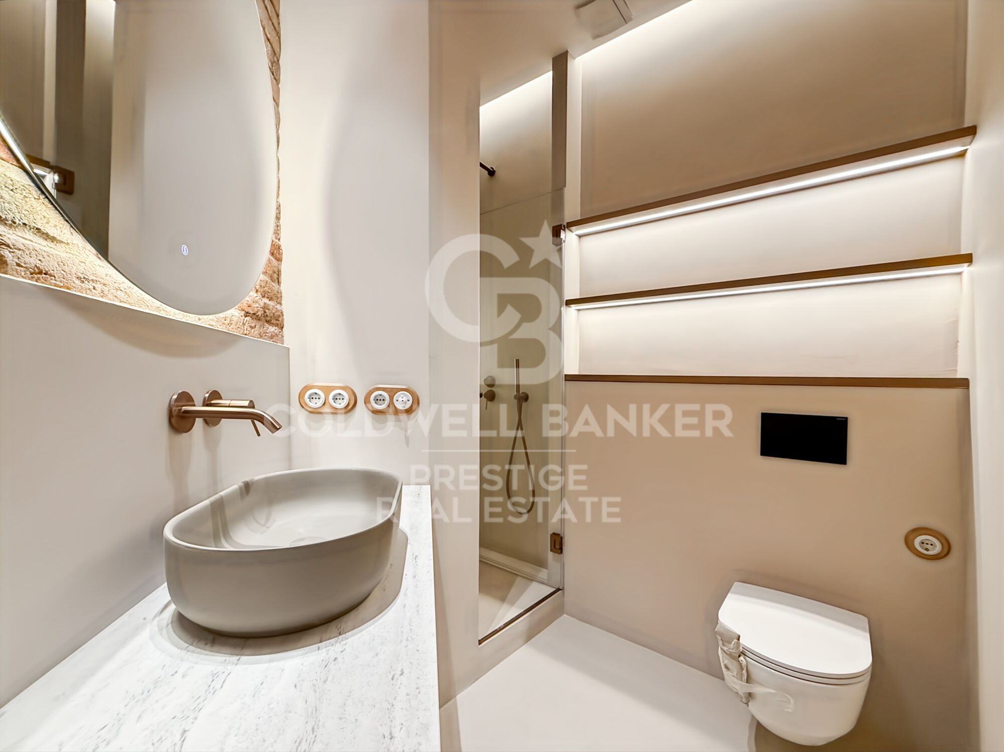 Renovated apartment in period building by Enric Granados