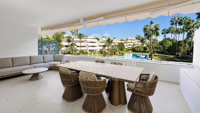 Spektakuläre, frisch renovierte Wohnung in Los Granados Golf, Marbella