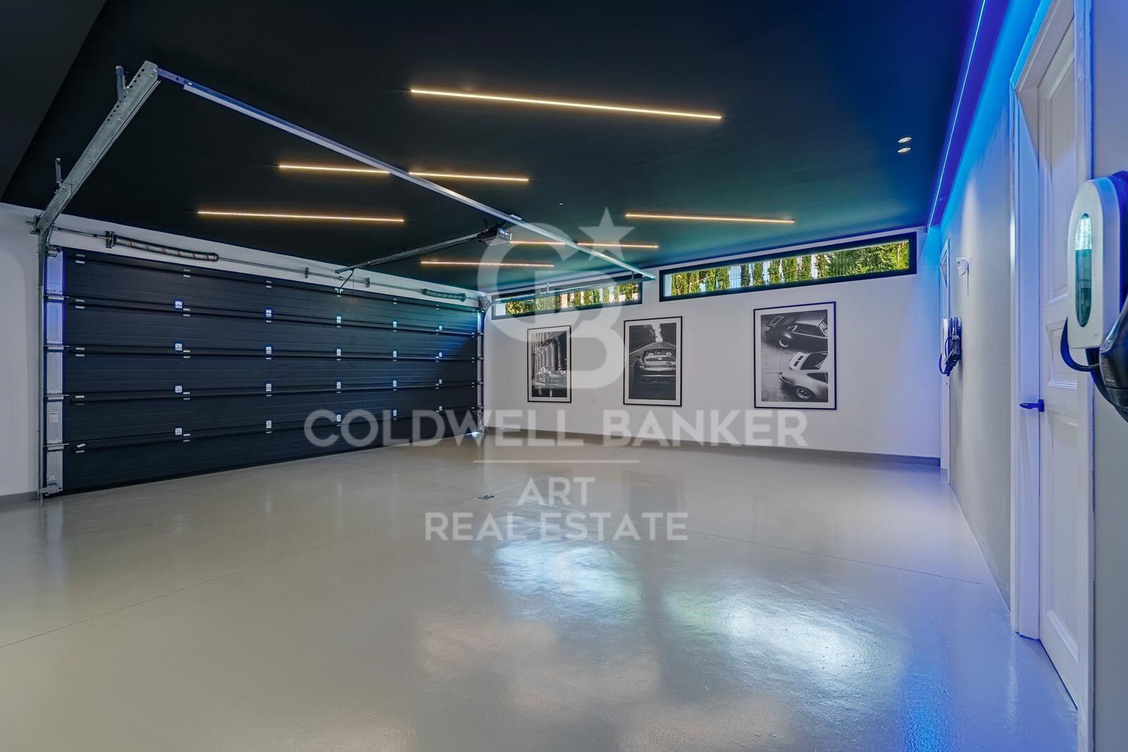 Exceptional Contemporary Villa in La Quinta with Panoramic Views