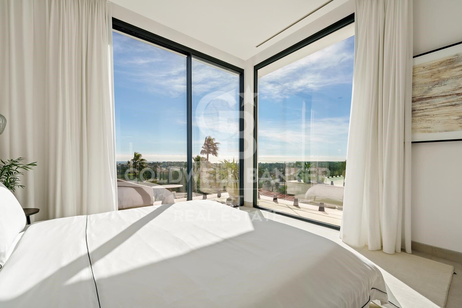 Exceptional Contemporary Villa in La Quinta with Panoramic Views