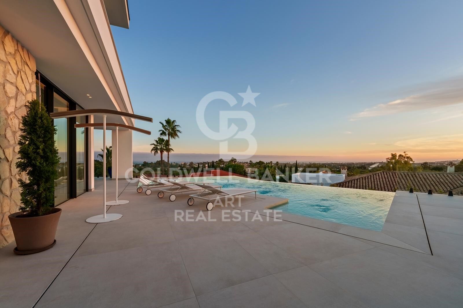 Außergewöhnliche zeitgenössische Villa in La Quinta mit Panoramablick