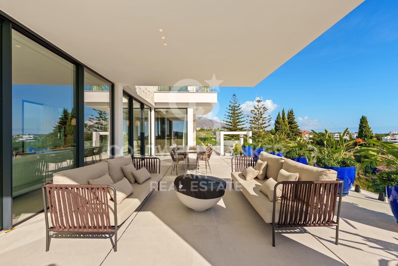 Außergewöhnliche zeitgenössische Villa in La Quinta mit Panoramablick