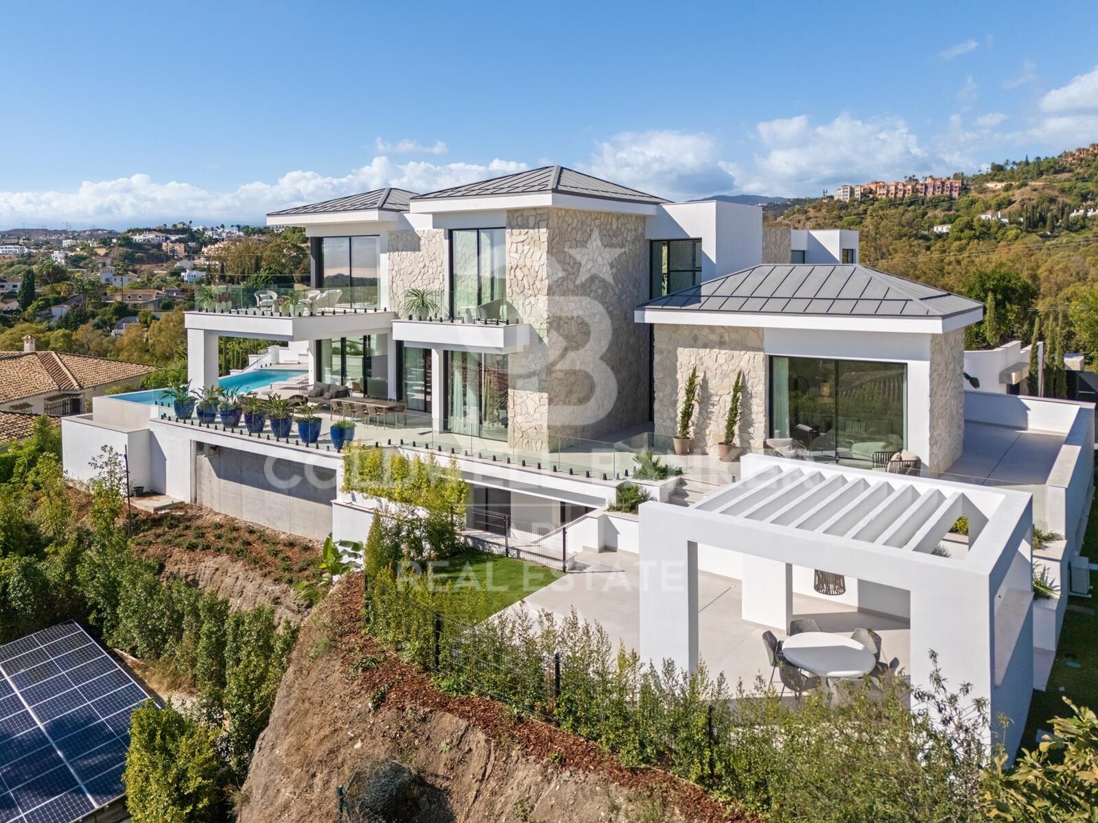 Außergewöhnliche zeitgenössische Villa in La Quinta mit Panoramablick