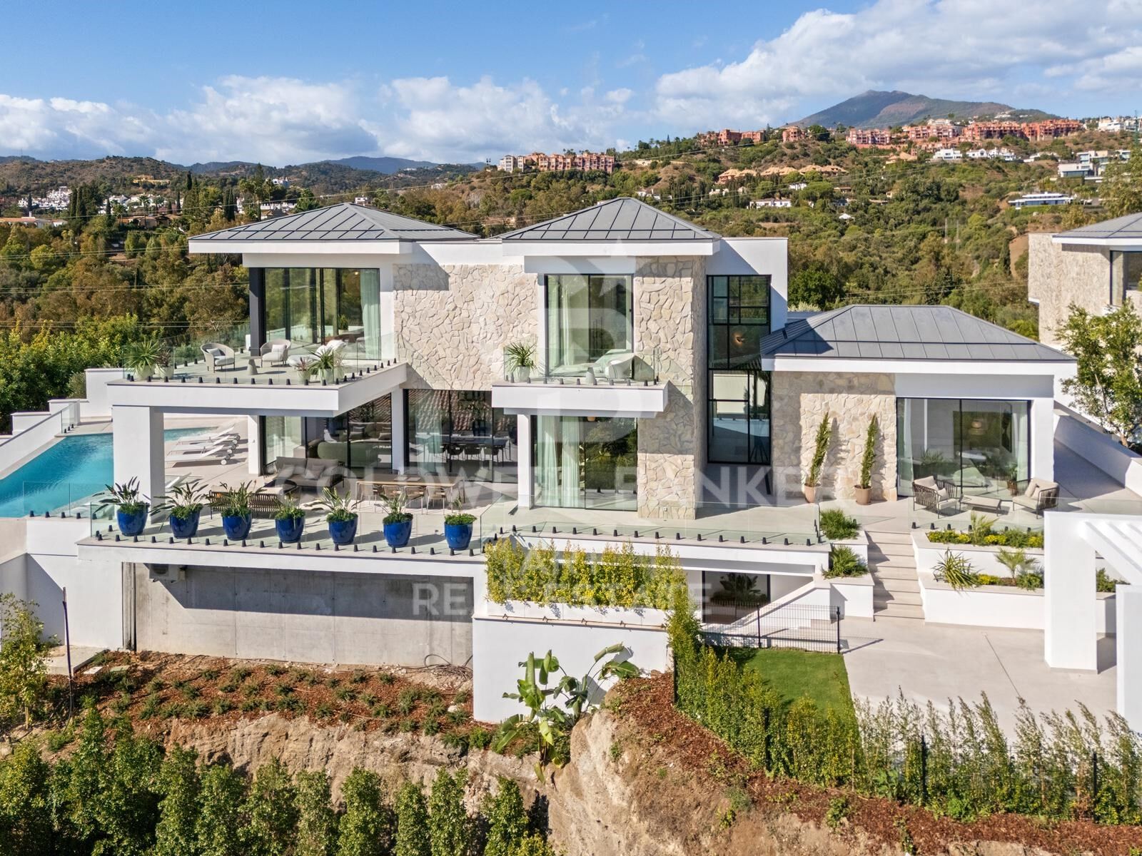 Außergewöhnliche zeitgenössische Villa in La Quinta mit Panoramablick