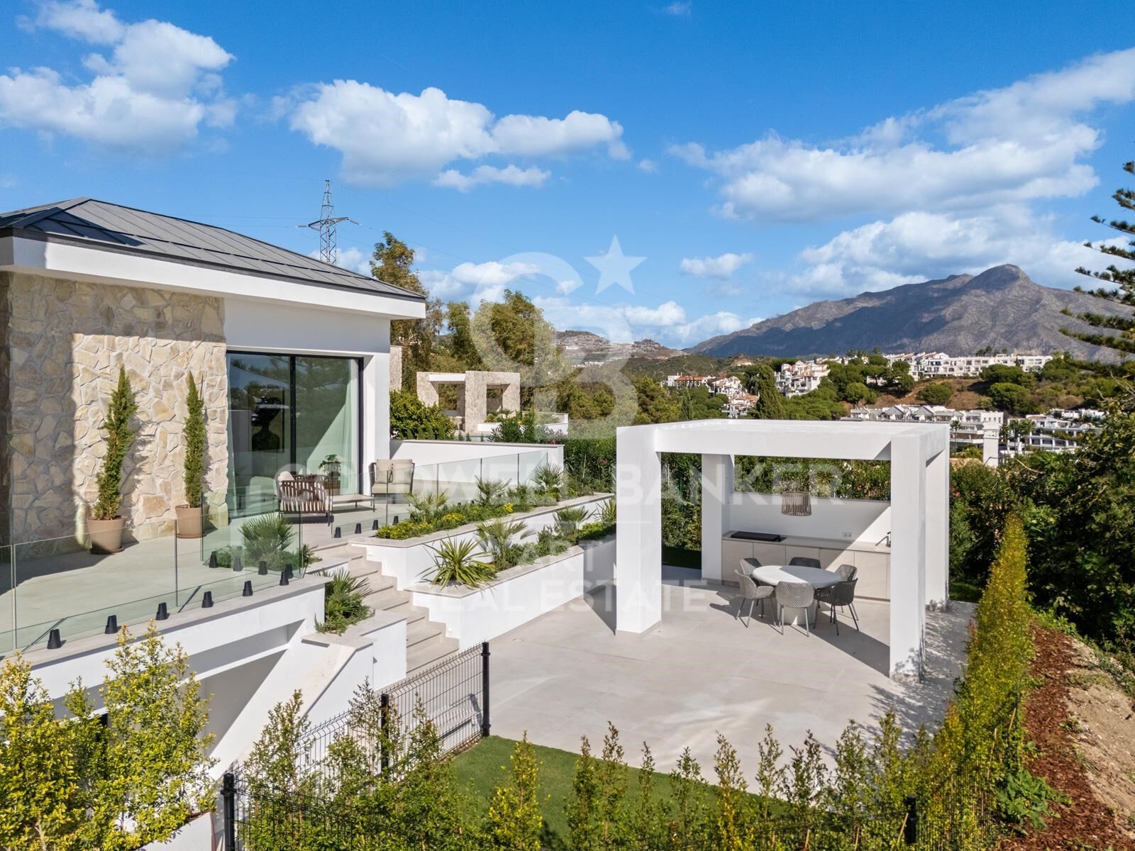 Außergewöhnliche zeitgenössische Villa in La Quinta mit Panoramablick