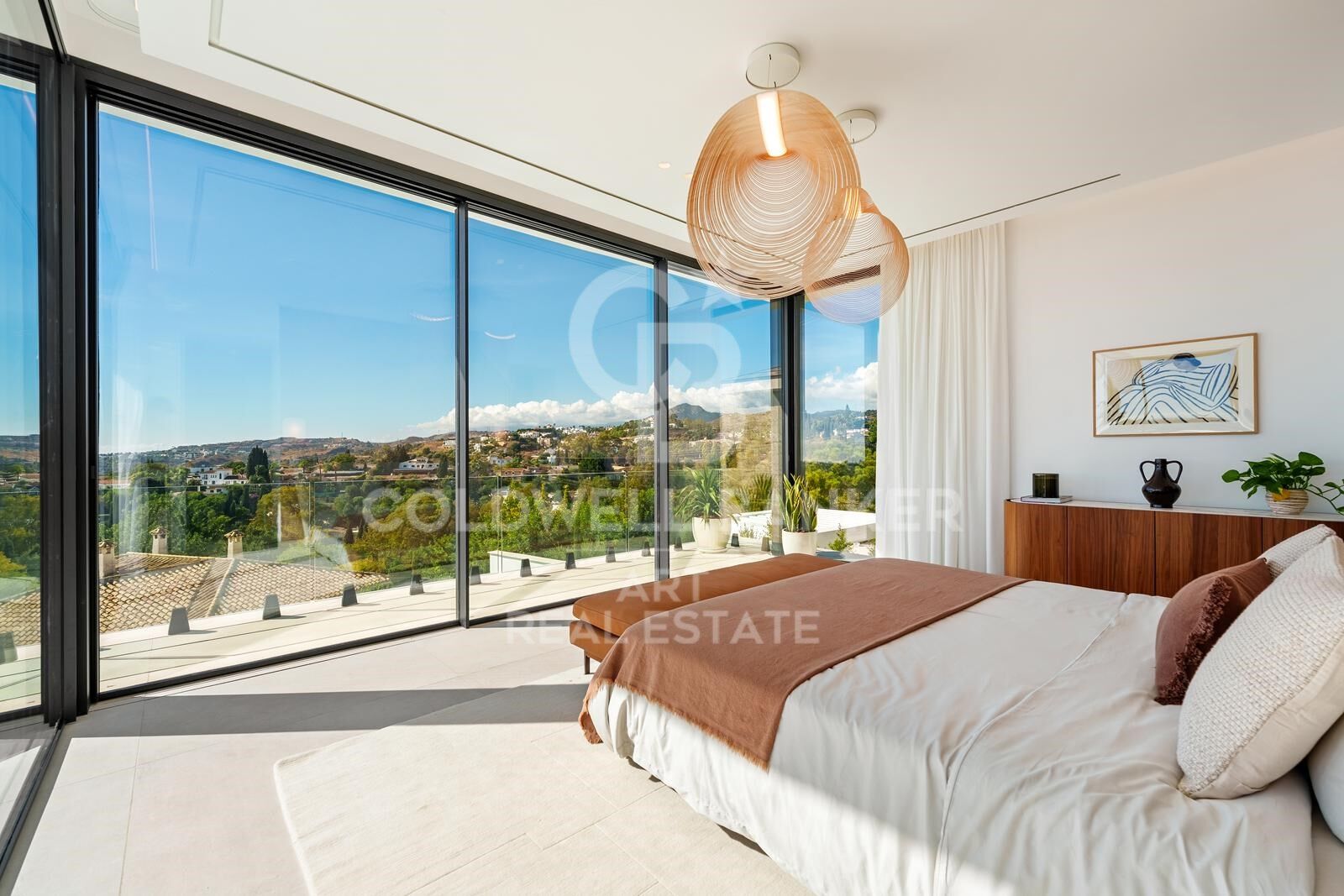 Exceptional Contemporary Villa in La Quinta with Panoramic Views