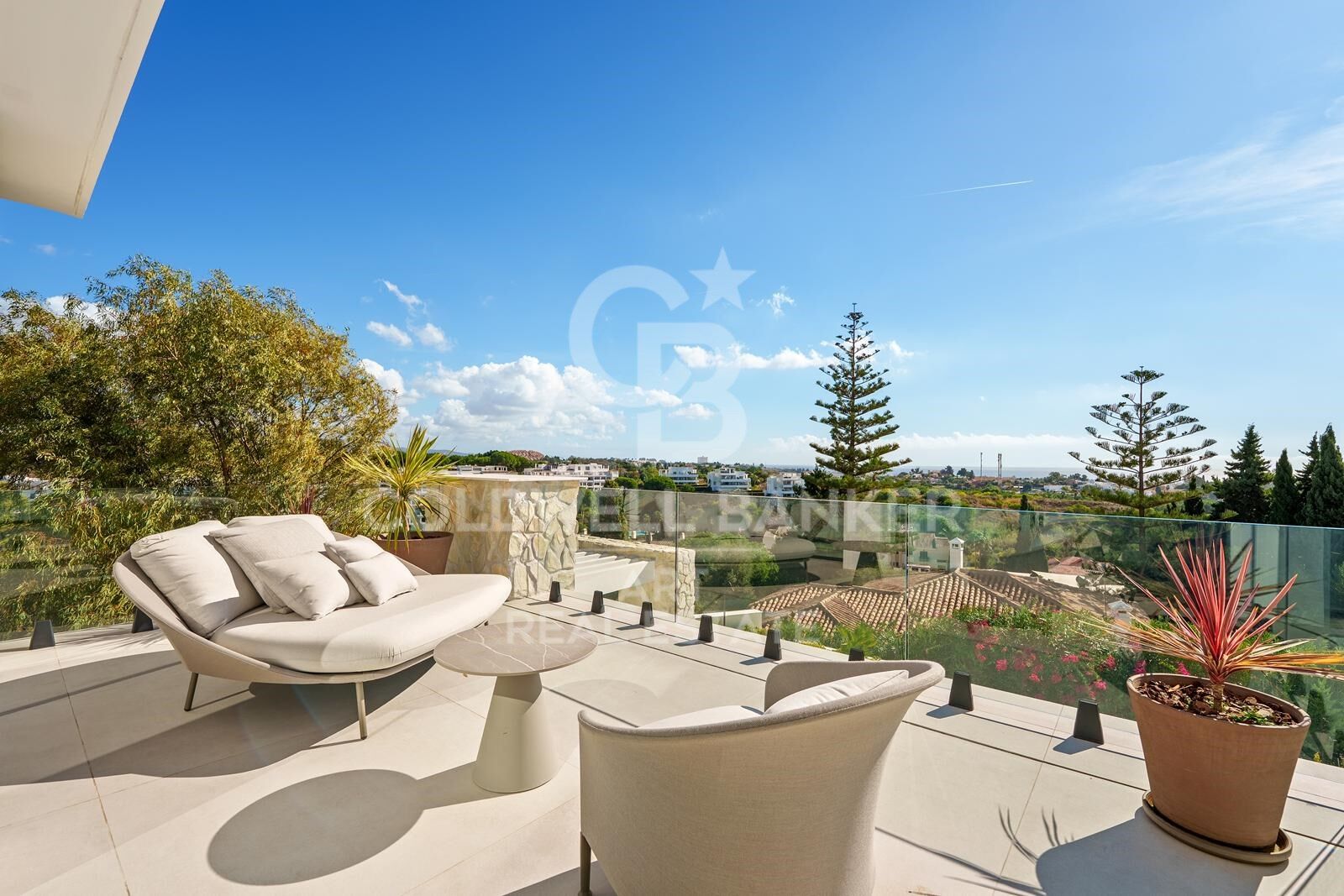 Increíble villa ubicada en La Quinta con vistas panorámicas al mar y montaña