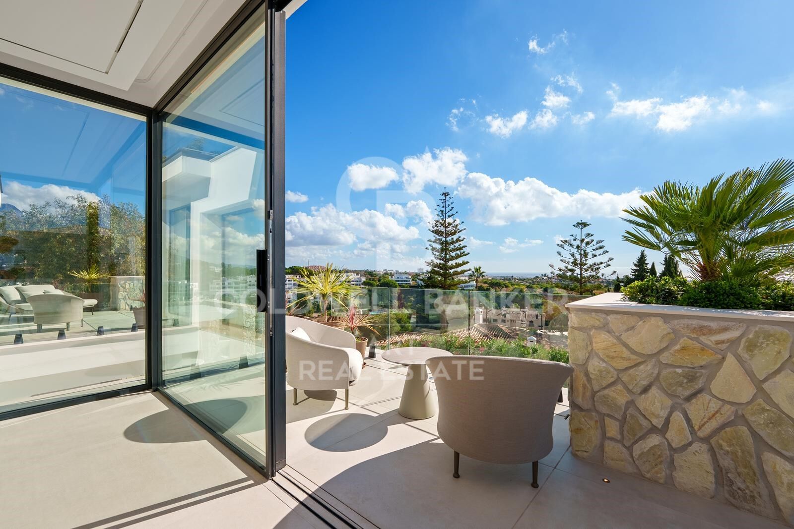 Exceptional villa in La Quinta with spectacular sea and mountain views