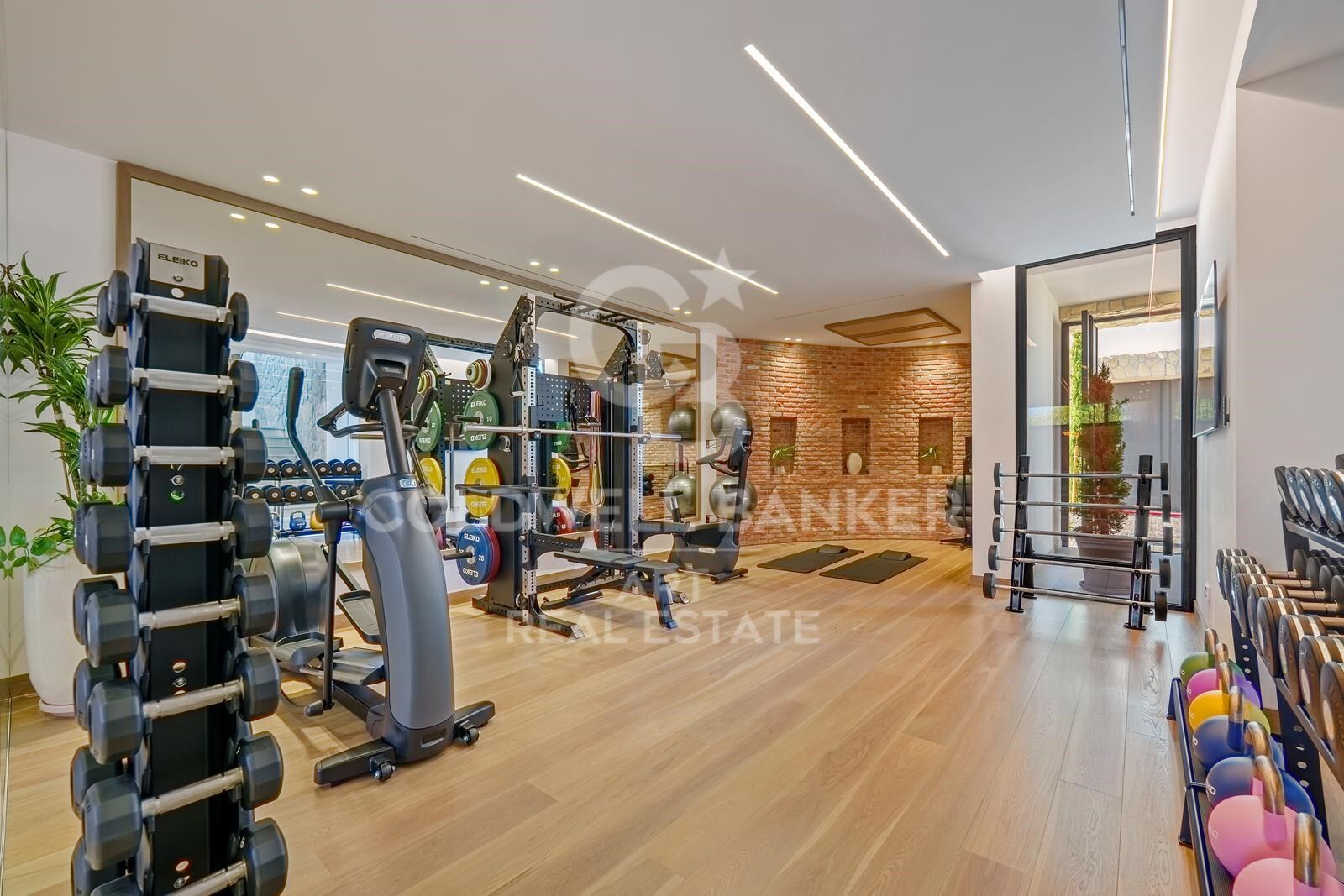 Exceptional villa in La Quinta with spectacular sea and mountain views