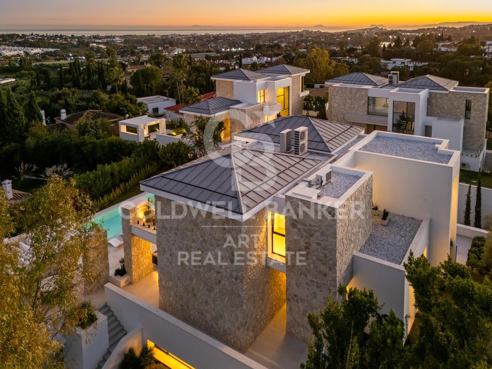 Exceptional villa in La Quinta with spectacular sea and mountain views