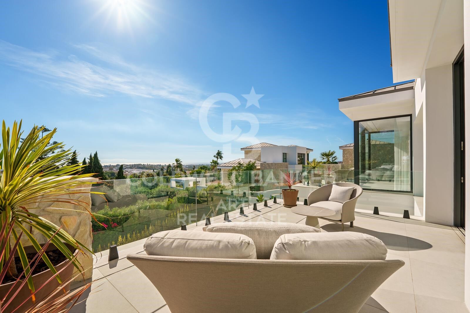 Increíble villa ubicada en La Quinta con vistas panorámicas al mar y montaña