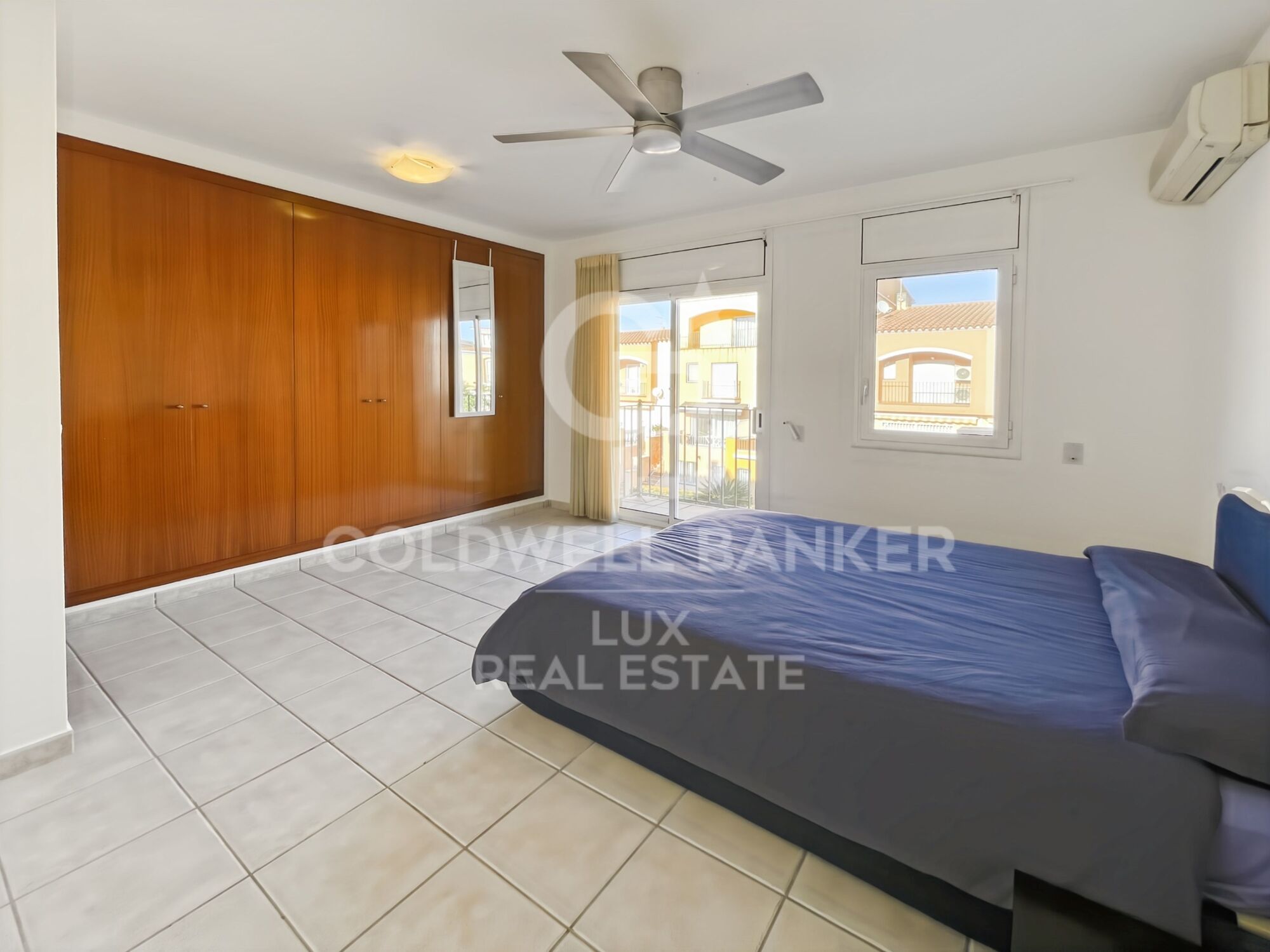 House near the beach with swimming pool and garage in Gran Reserva, Empuriabrava