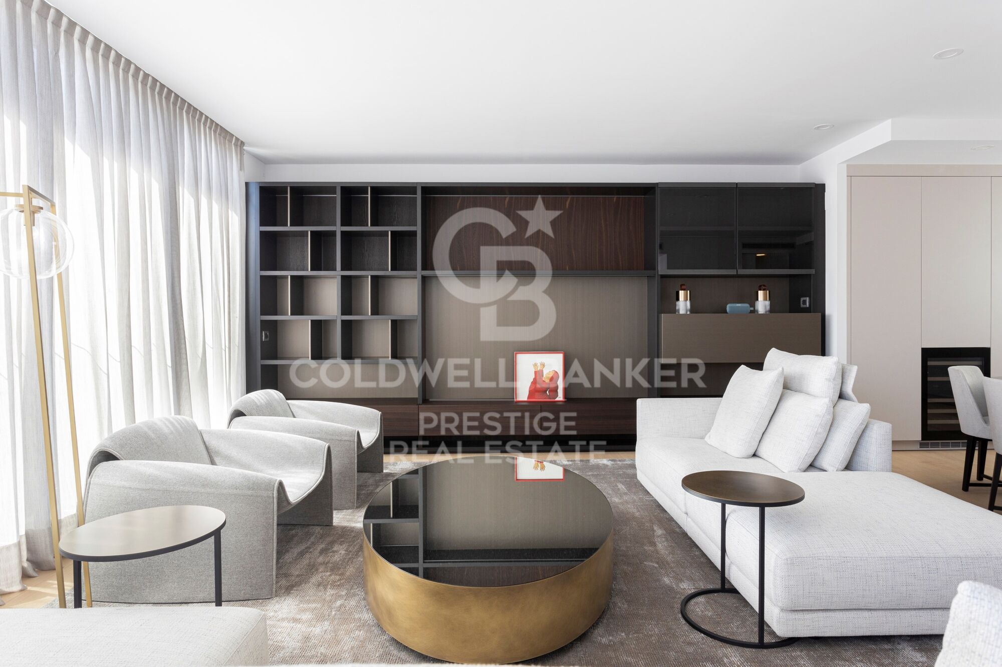 For sale refurbished penthouse with terrace and optional parking in Rambla Cataluña ,Barcelona