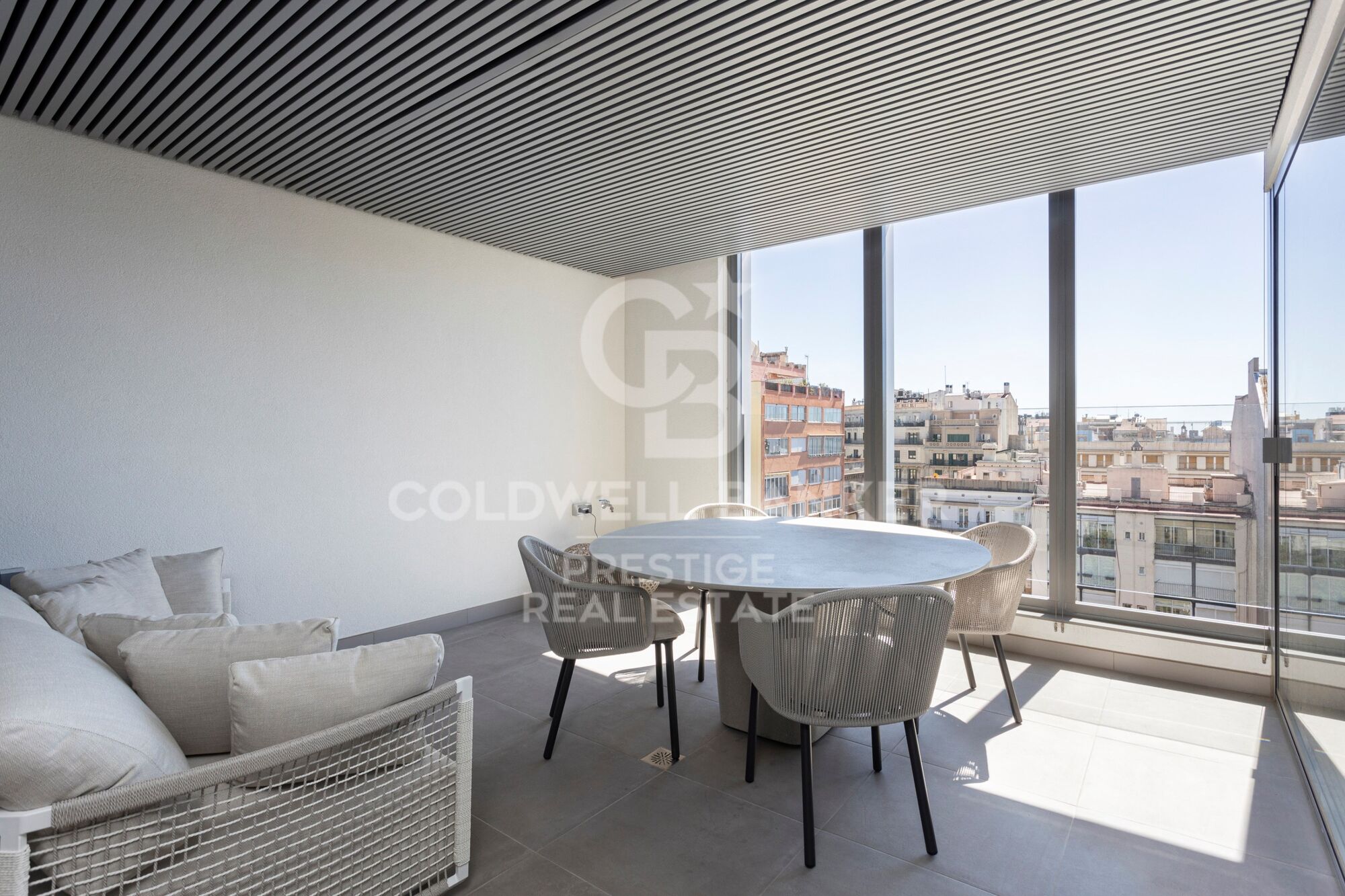 For sale refurbished penthouse with terrace and optional parking in Rambla Cataluña ,Barcelona
