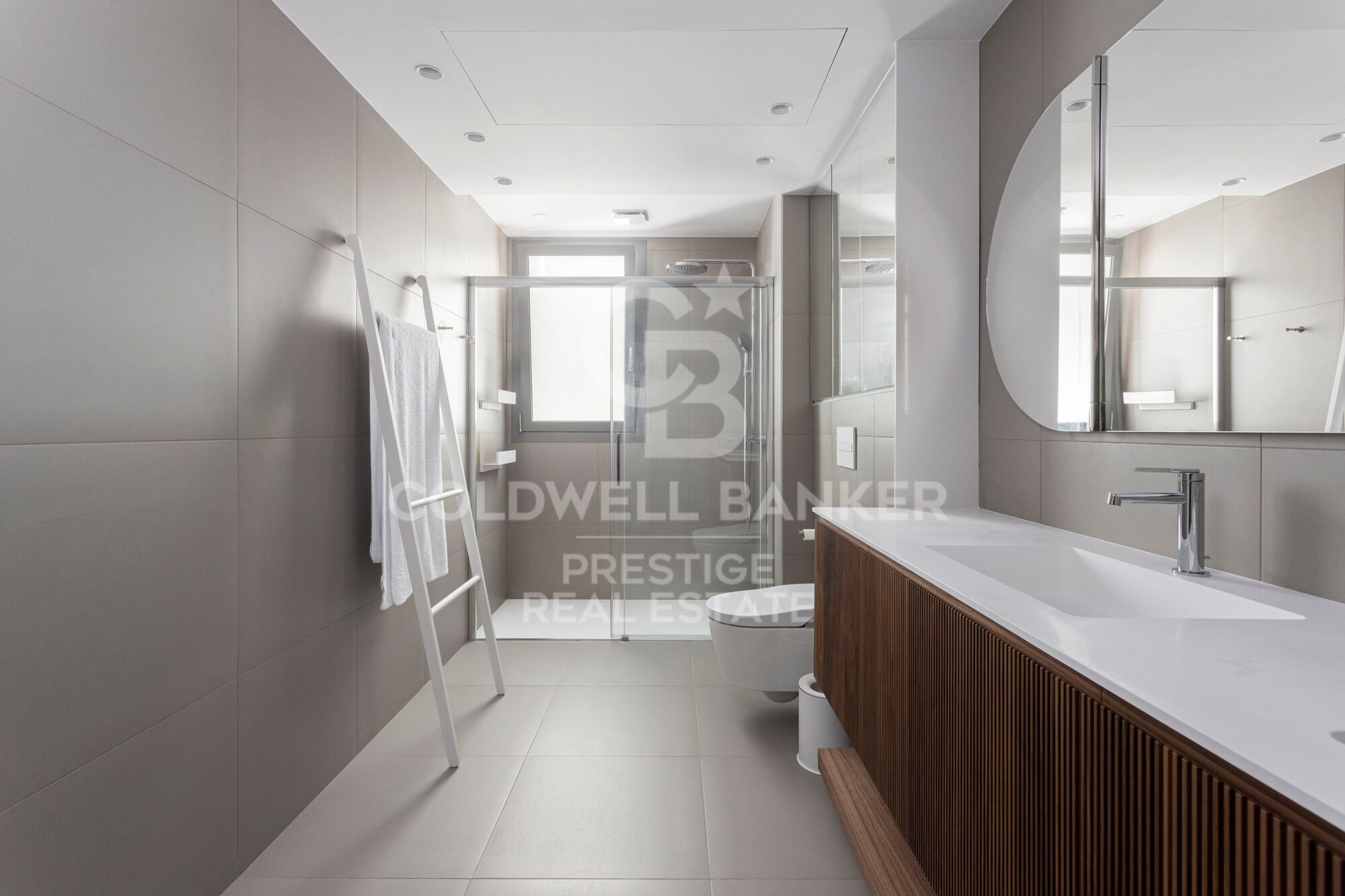 For sale refurbished penthouse with terrace and optional parking in Rambla Cataluña ,Barcelona