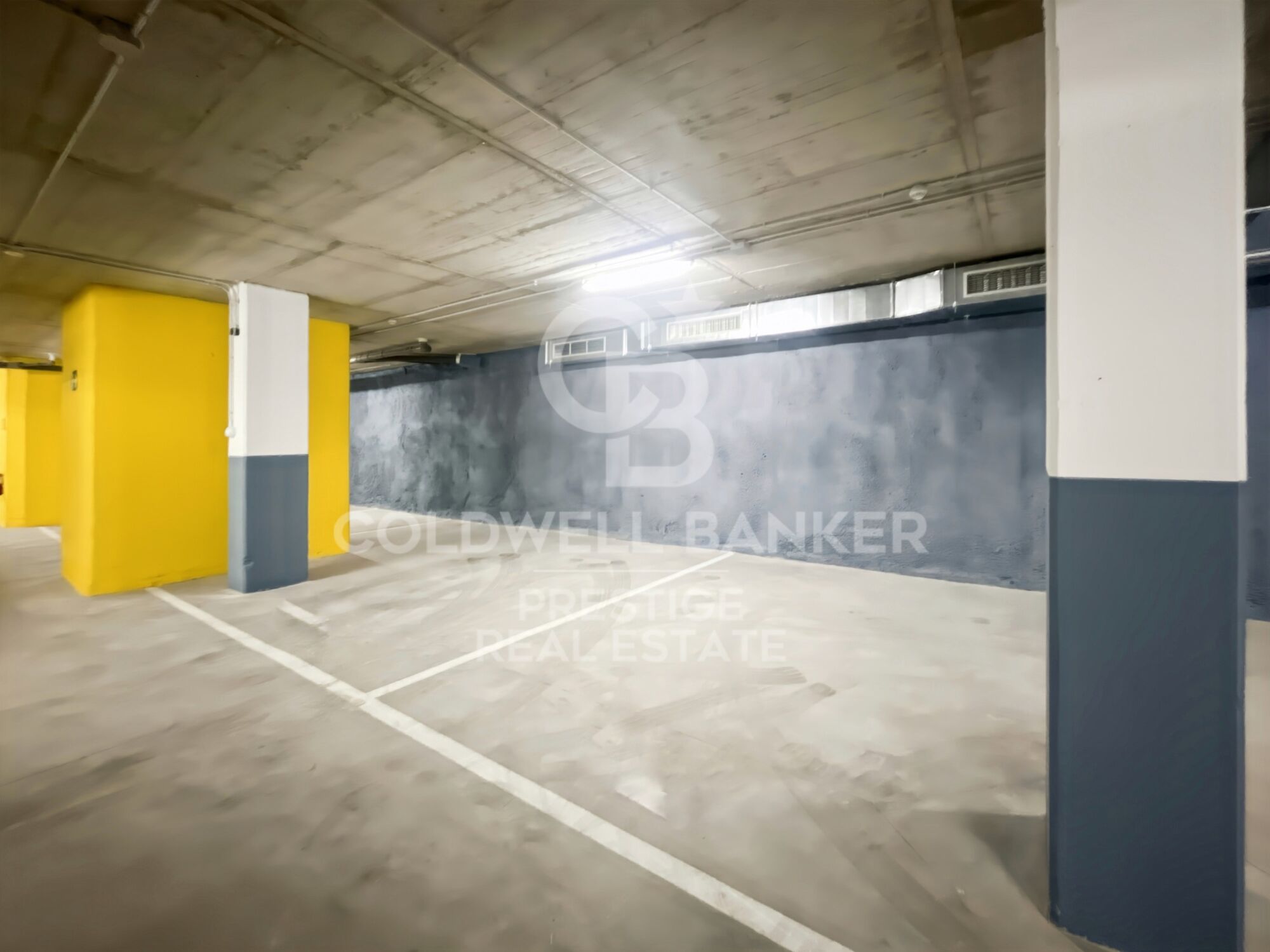 For sale refurbished penthouse with terrace and optional parking in Rambla Cataluña ,Barcelona