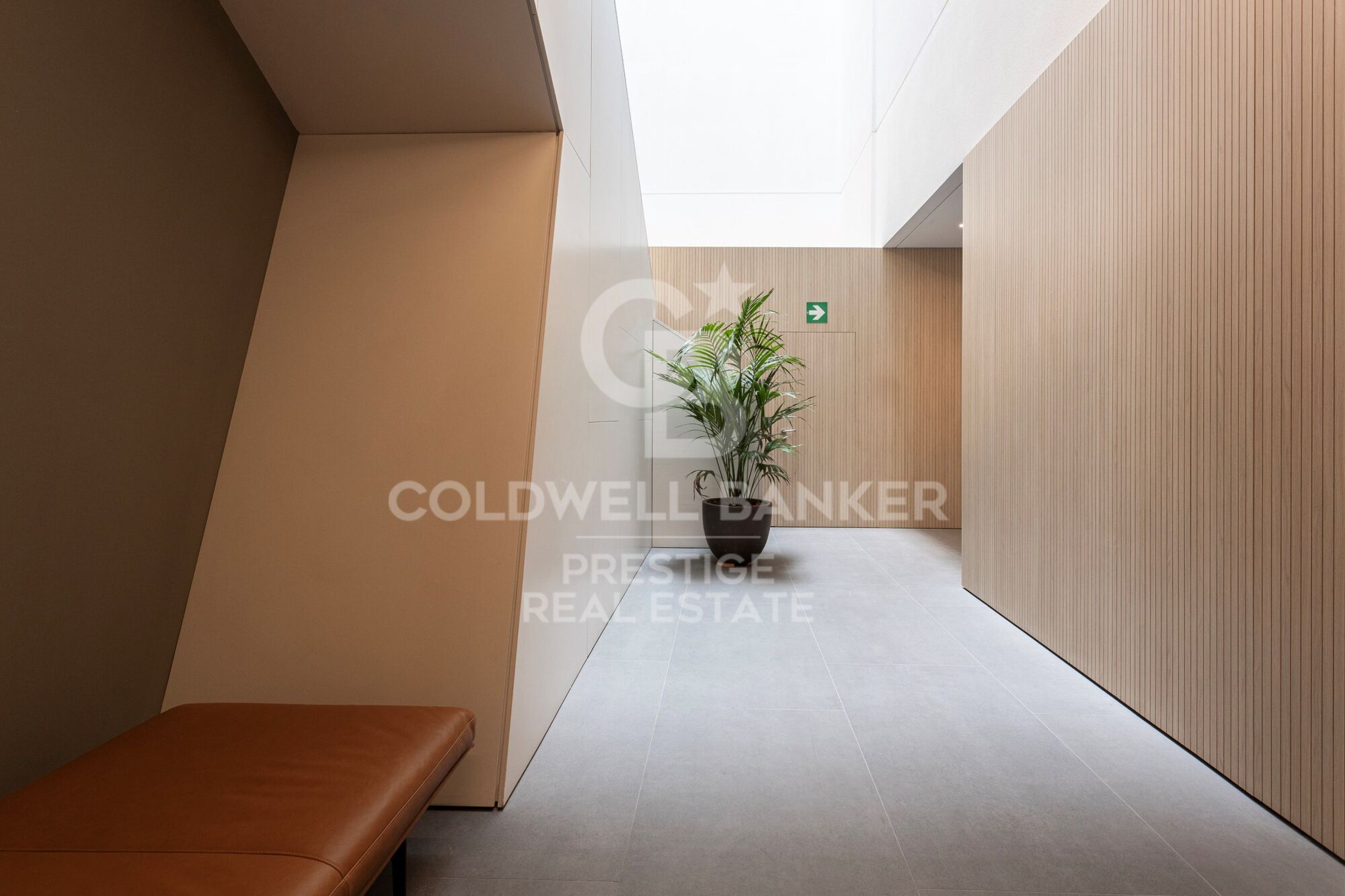 For sale refurbished penthouse with terrace and optional parking in Rambla Cataluña ,Barcelona