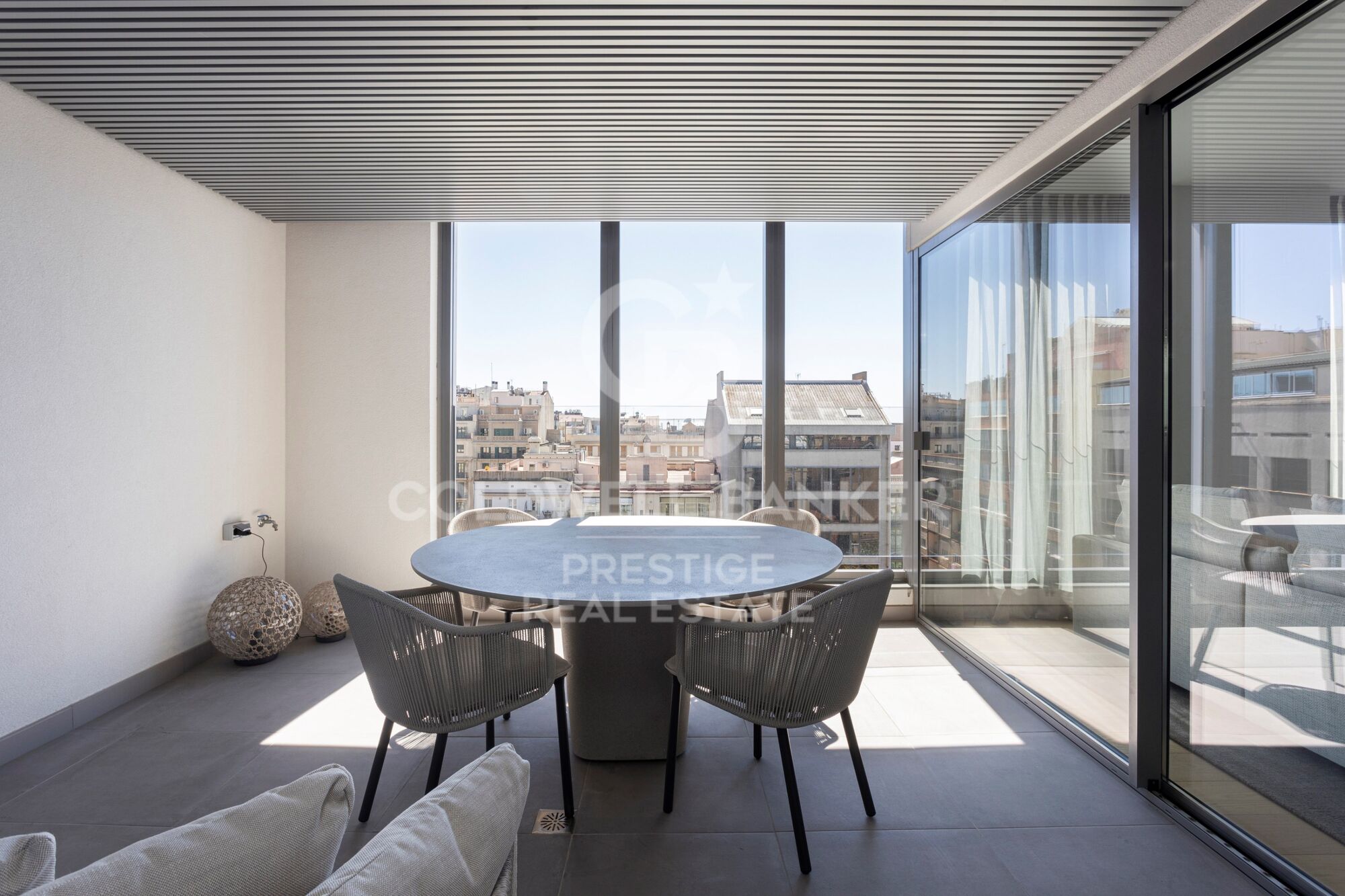 En venta ático reformado con terraza y opción a parking en Rambla Cataluña , Barcelona