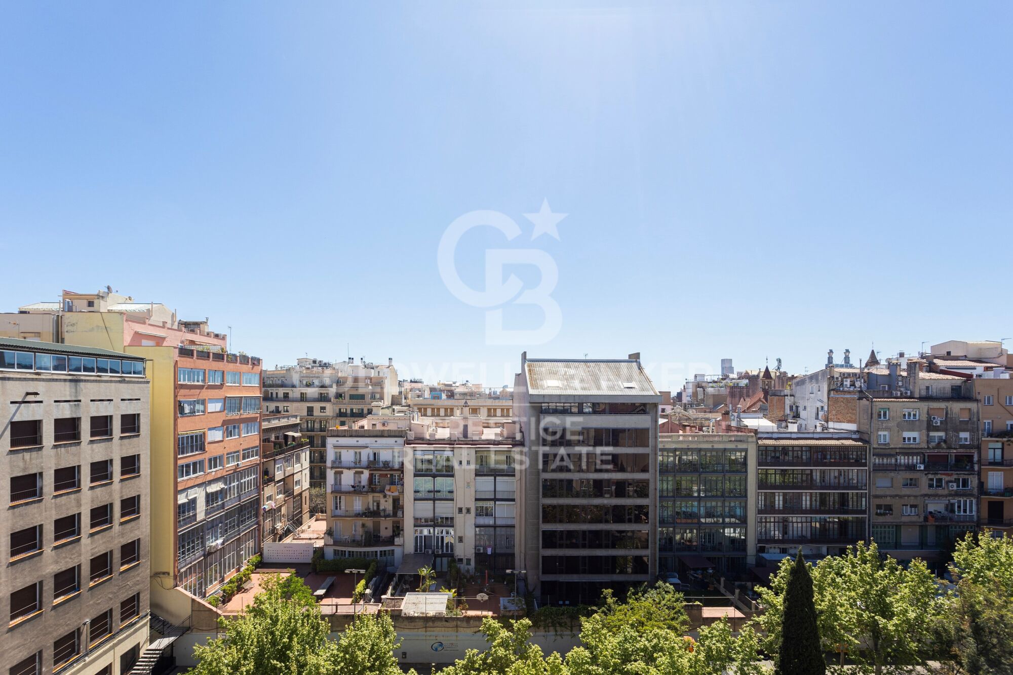 En venta ático reformado con terraza y opción a parking en Rambla Cataluña , Barcelona