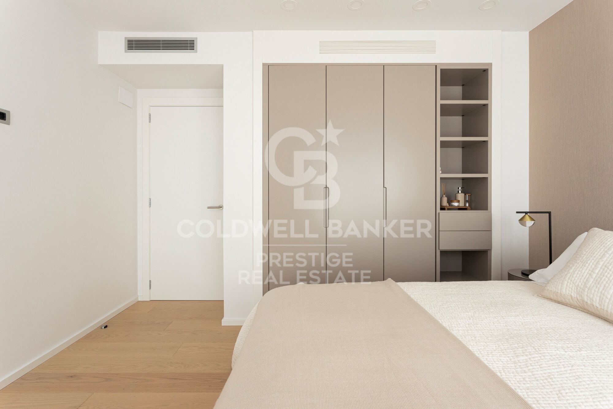 En venta ático reformado con terraza y opción a parking en Rambla Cataluña , Barcelona