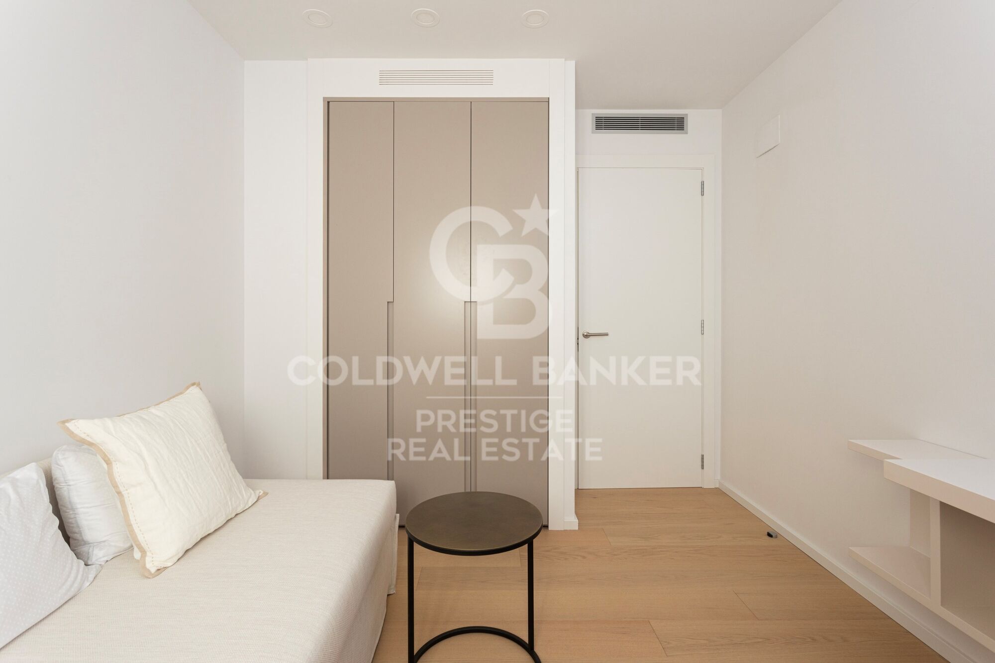 En venta ático reformado con terraza y opción a parking en Rambla Cataluña , Barcelona