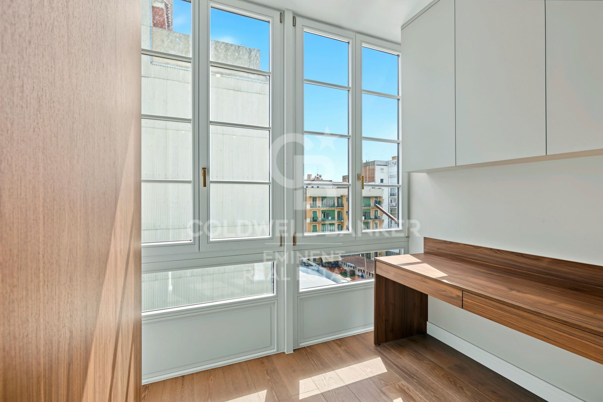 Exclusivo piso reformado con vistas a la Sagrada Familia en finca regia rehabilitada