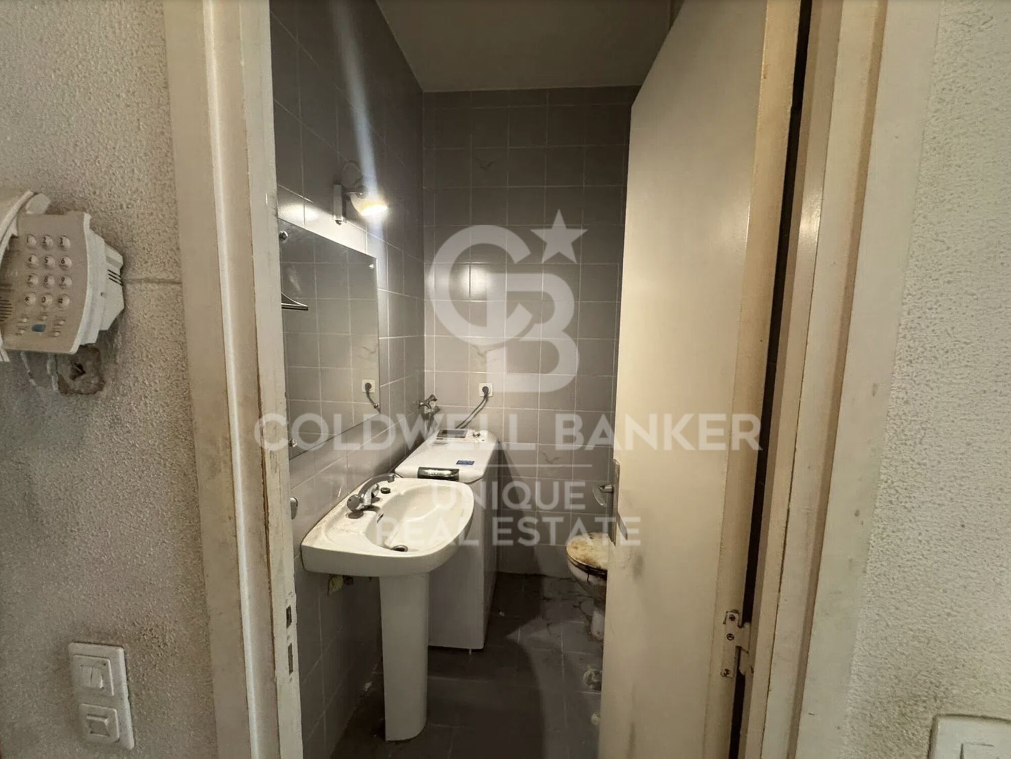 Apartment to renovate in Chamberí, Madrid