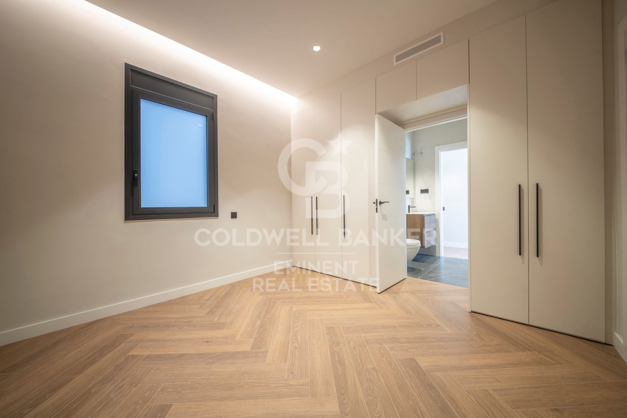Élégant appartement rénové de 150 m² dans un immeuble classique près de la Rambla Catalunya