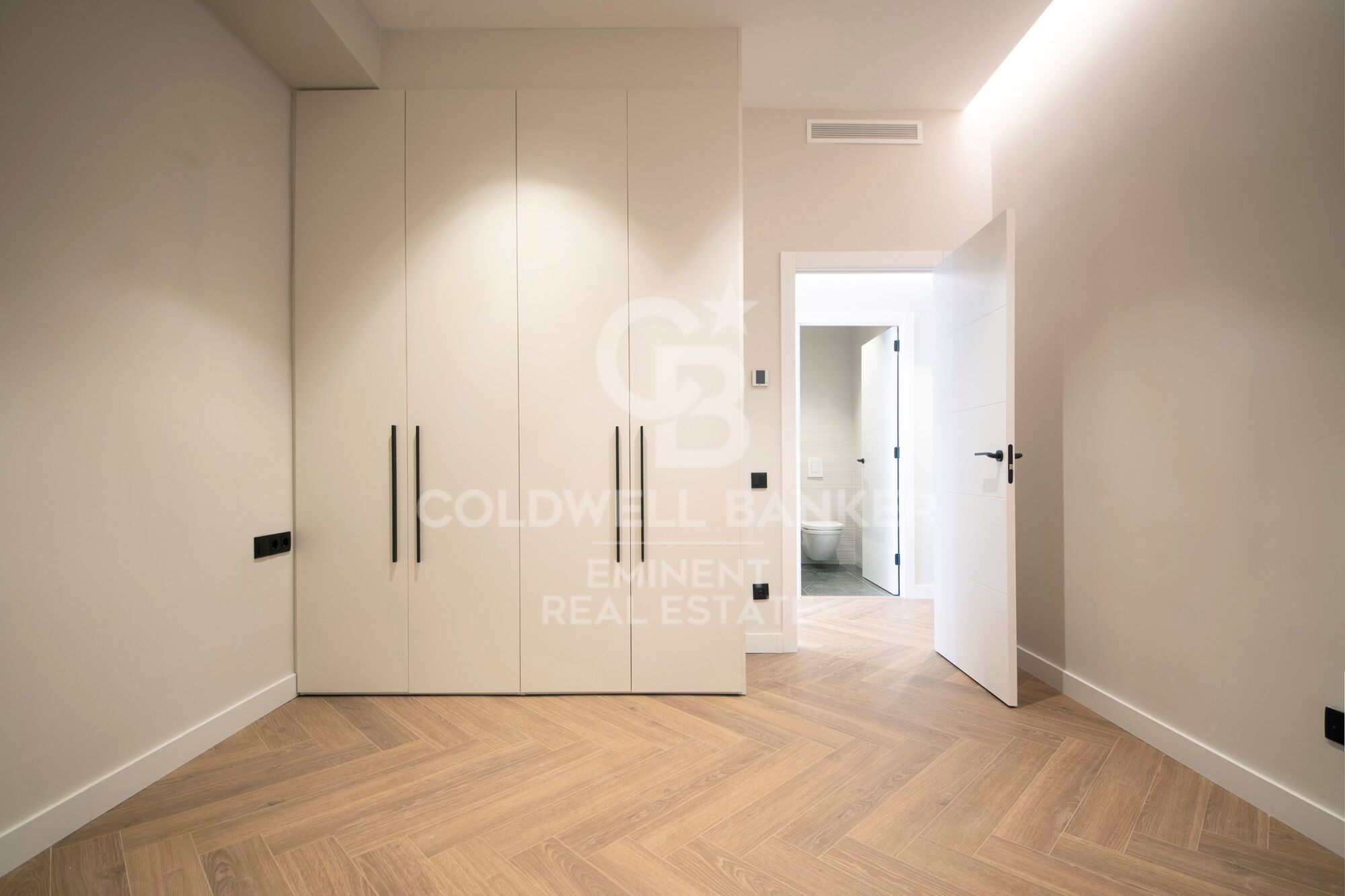 Élégant appartement rénové de 150 m² dans un immeuble classique près de la Rambla Catalunya